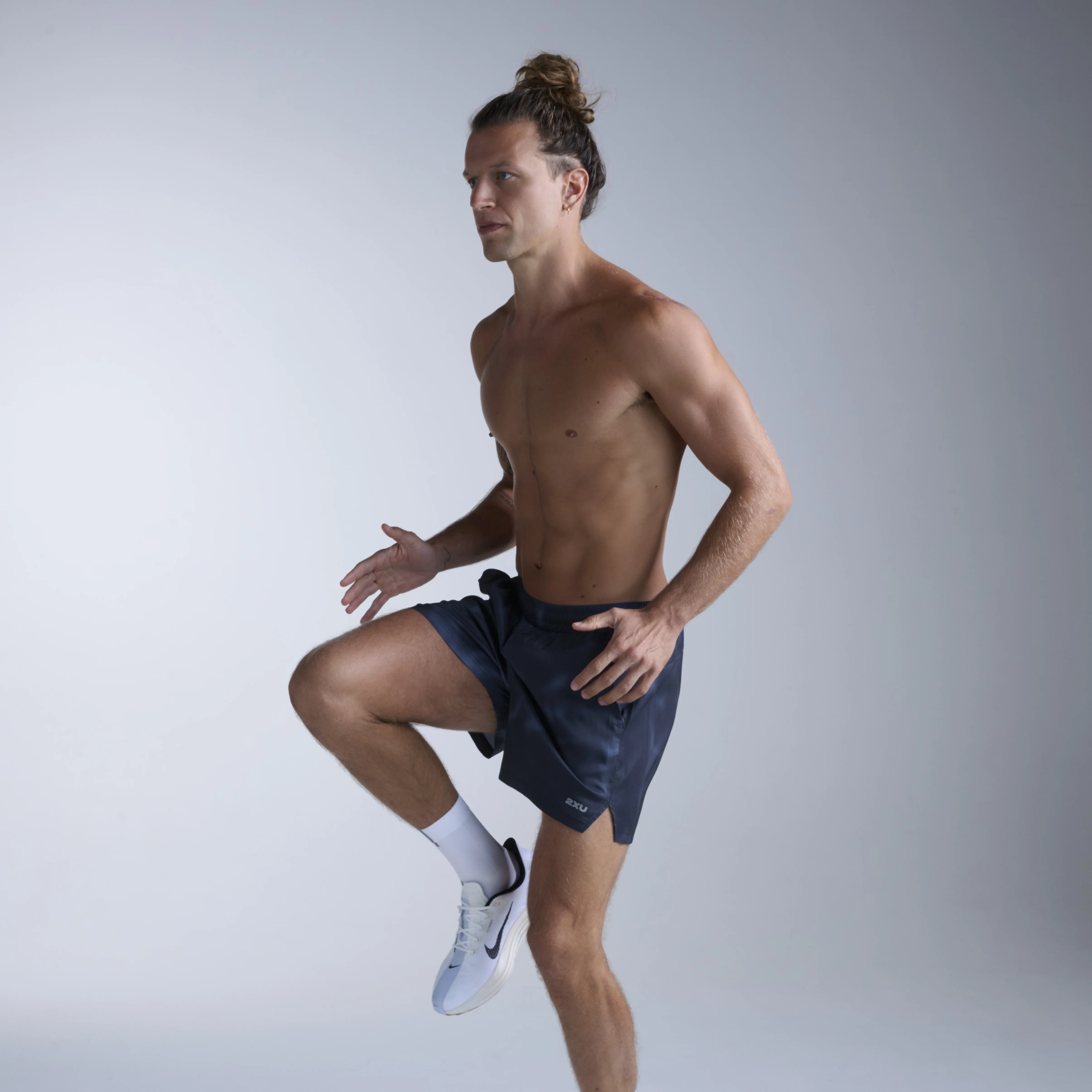 2XU Aero 5 Inch Shorts | Midnight Marble / Silver Reflective | Mens - Image 2