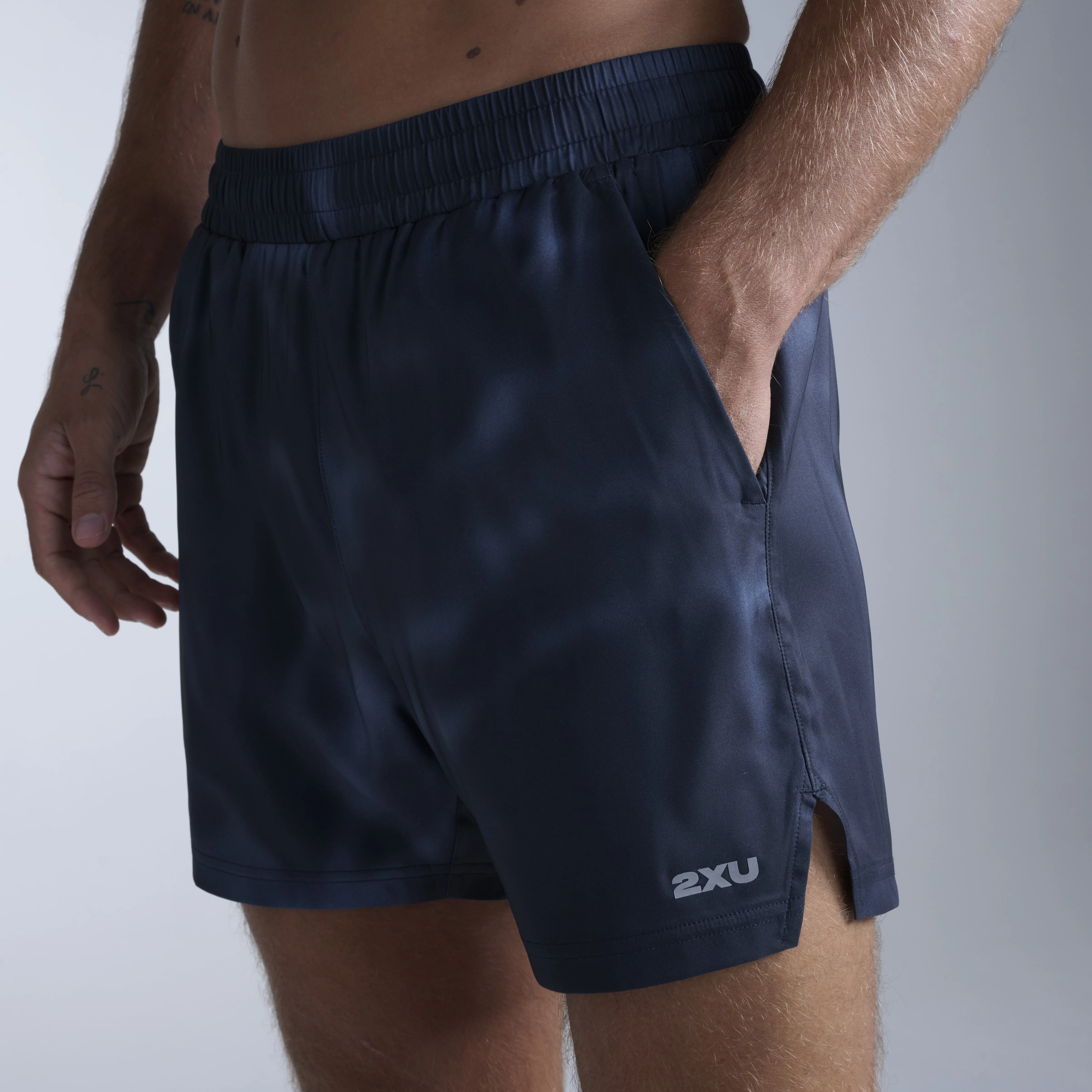 2XU Aero 5 Inch Shorts | Midnight Marble / Silver Reflective | Mens - Image 3
