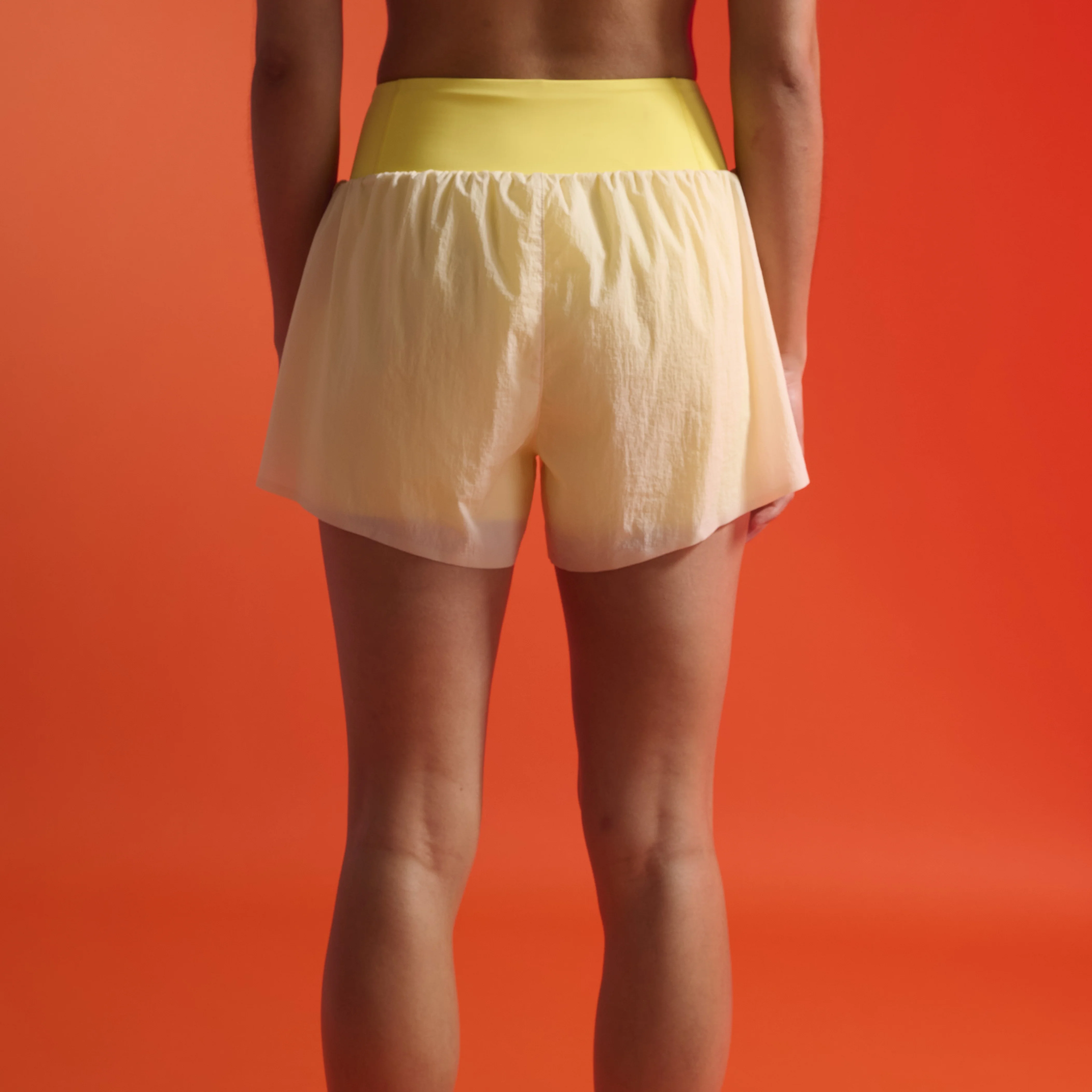 2XU Aero Hi-Rise 2-in-1 Shorts | Fog / Wattle Mist Reflective | Womens - Image 4