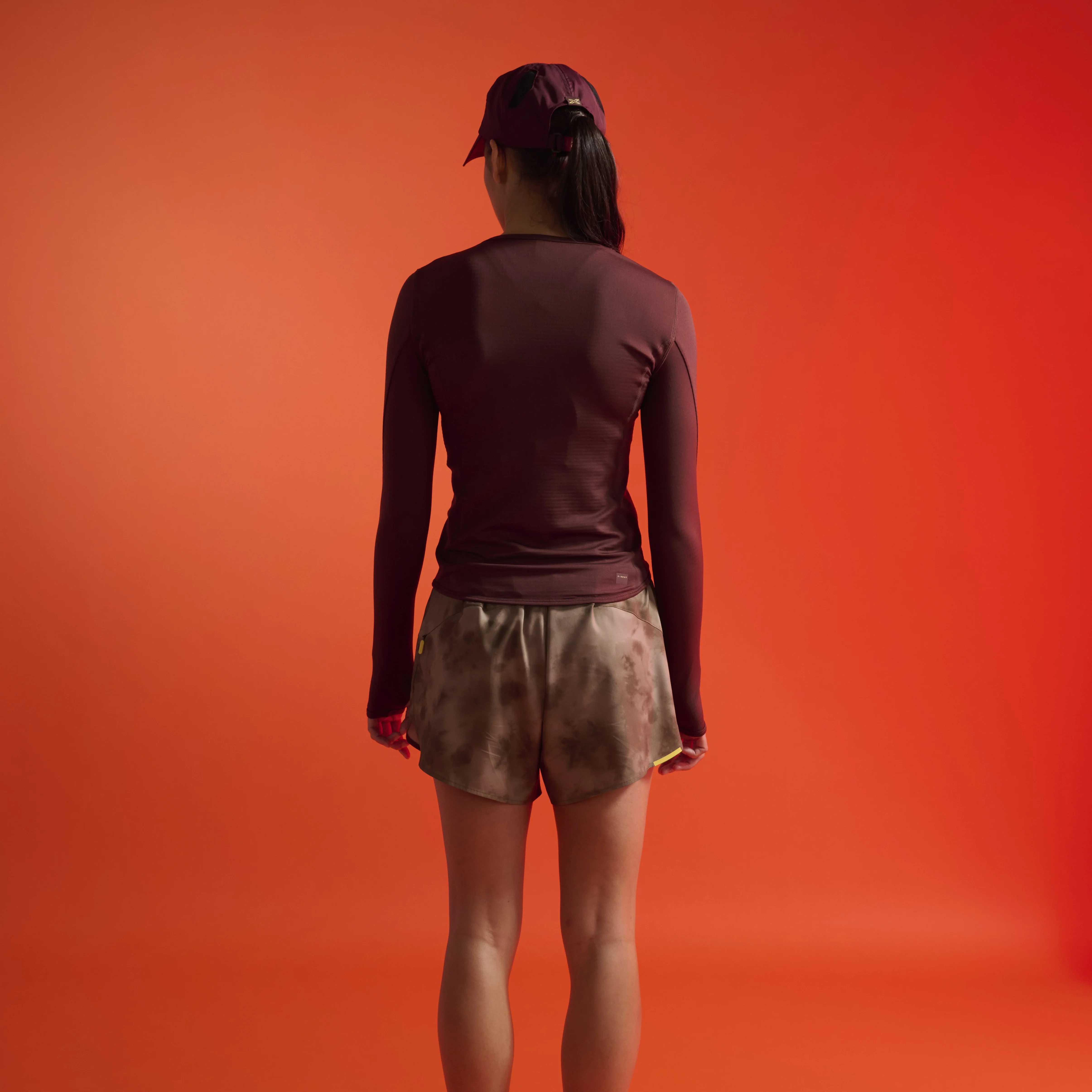 2XU Aero Hi-Rise 4 Inch Short | Terrain Kelp / Wattle Mist Reflective | Womens - Image 5
