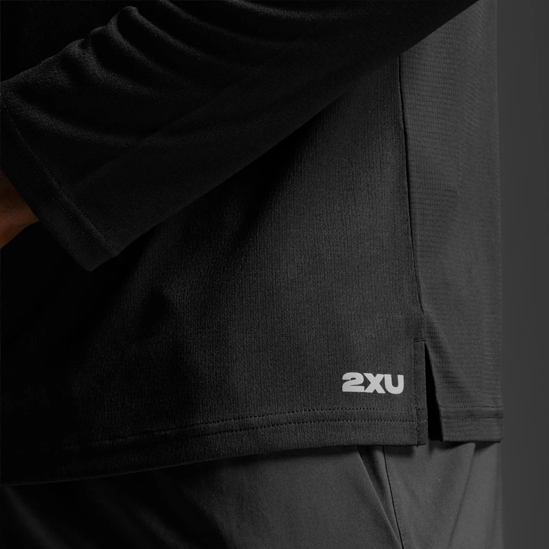 2XU Aero Mesh Long Sleeve Tee | Black / Silver Reflective | Mens - Image 2