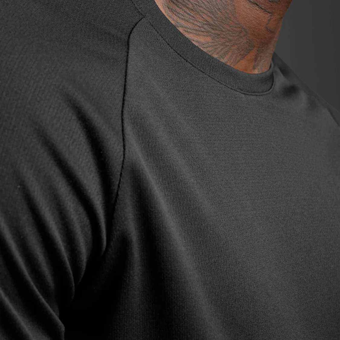 2XU Aero Mesh Long Sleeve Tee | Black / Silver Reflective | Mens - Image 3