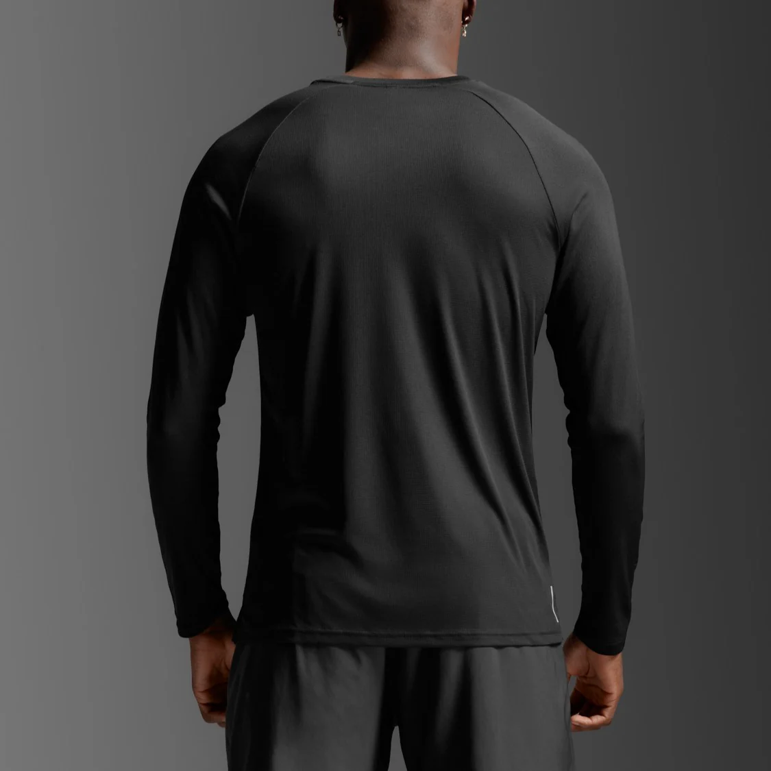 2XU Aero Mesh Long Sleeve Tee | Black / Silver Reflective | Mens - Image 5