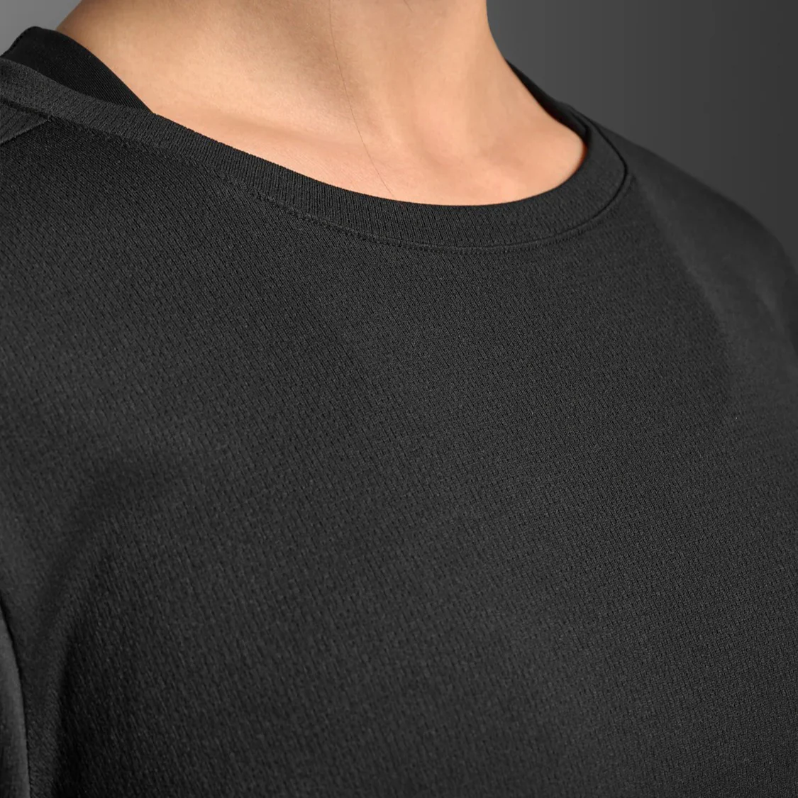 2XU Aero Mesh Long Sleeve Tee | Black / Silver Reflective | Womens - Image 2