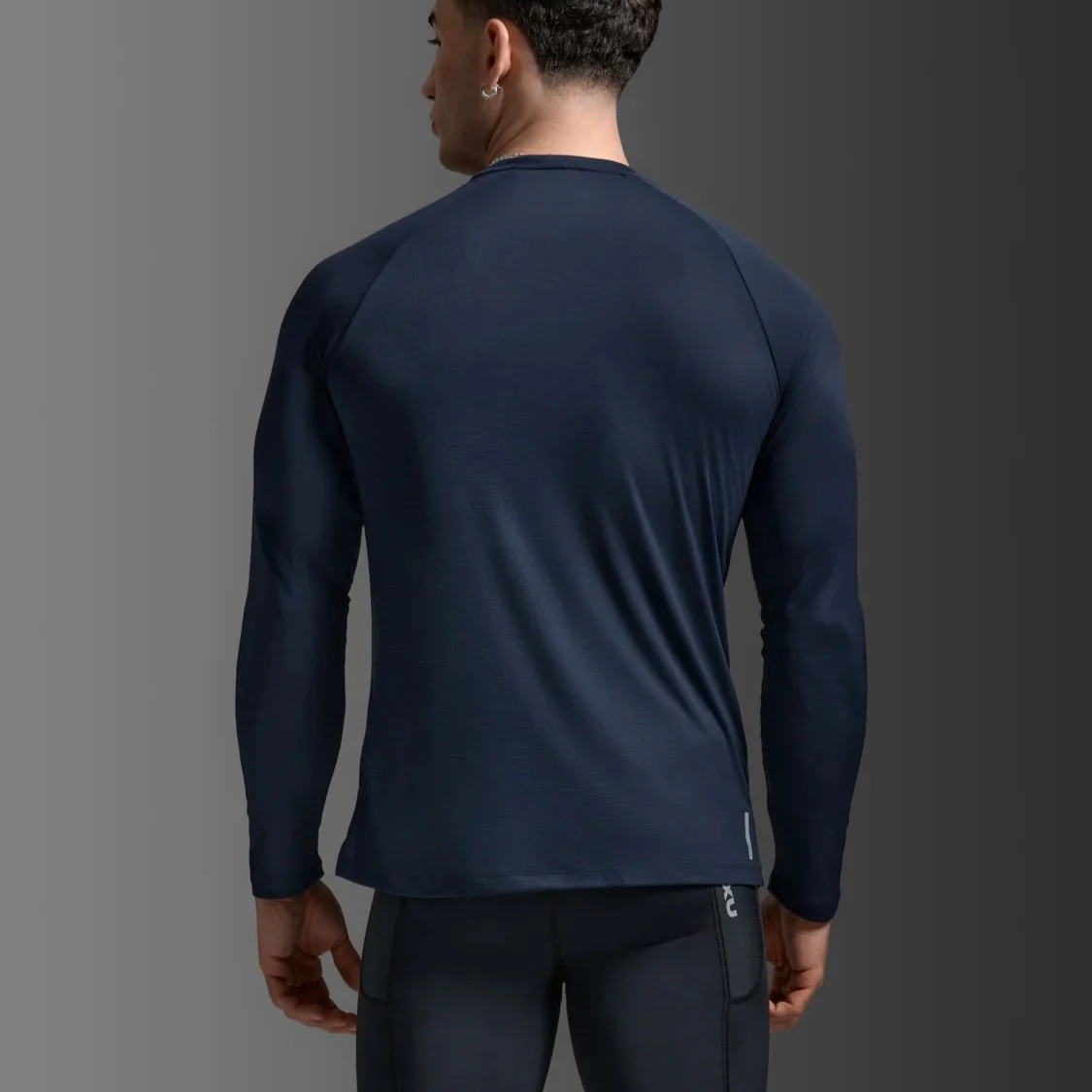 2XU Aero Mesh Long Sleeve Tee | Midnight / Silver Reflective | Mens - Image 2
