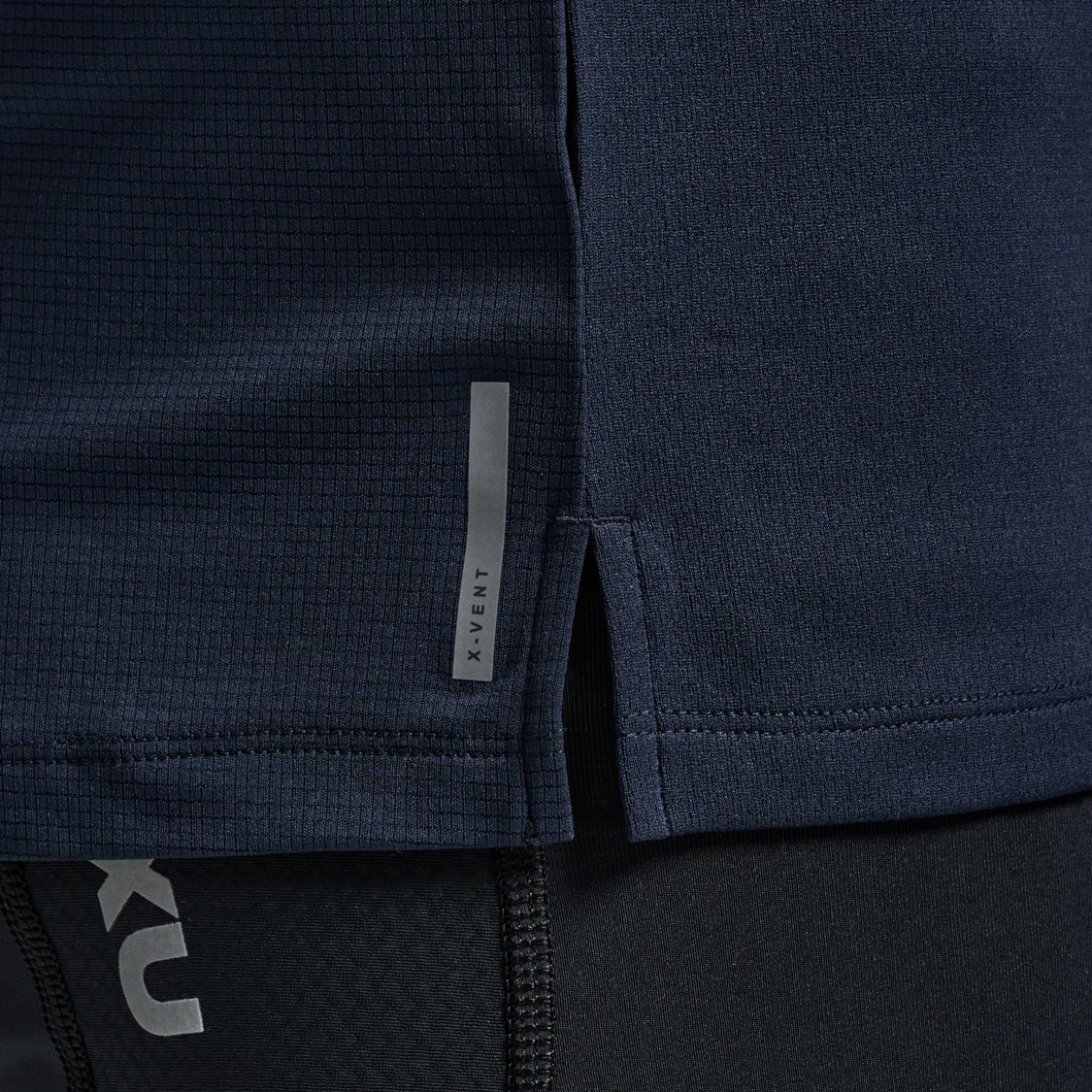 2XU Aero Mesh Long Sleeve Tee | Midnight / Silver Reflective | Mens - Image 5