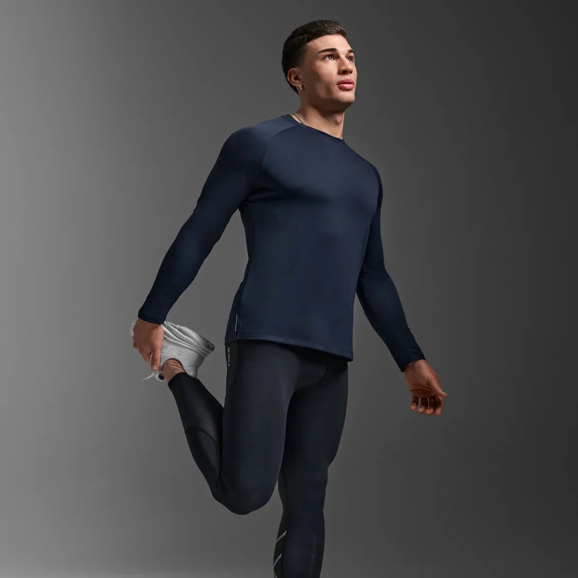 2XU Aero Mesh Long Sleeve Tee | Midnight / Silver Reflective | Mens - Image 7