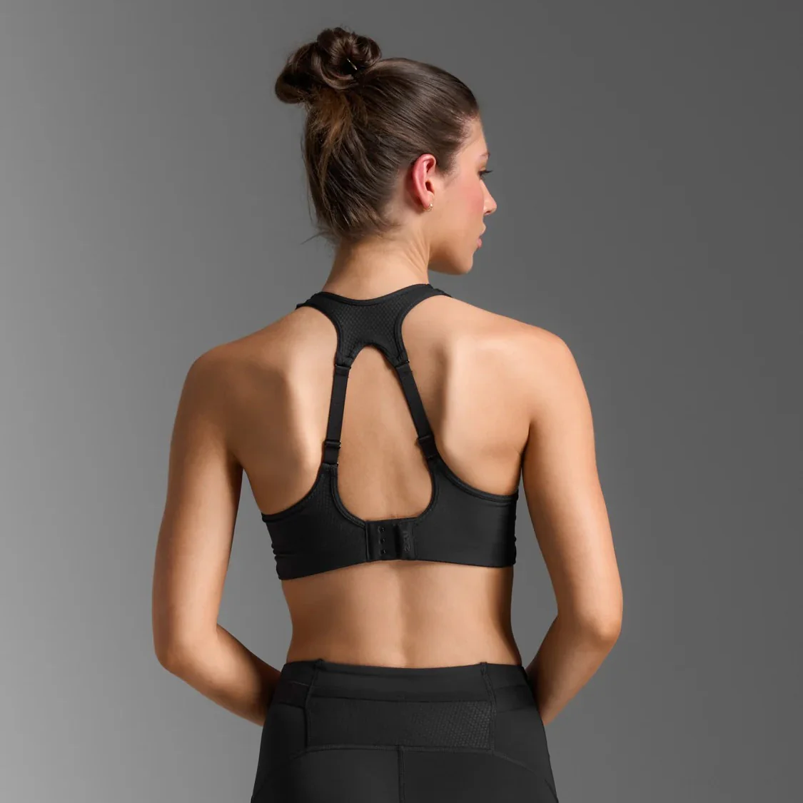 2XU Aero Mesh Medium Impact Bra | Black / Silver Reflective | Womens - Image 2