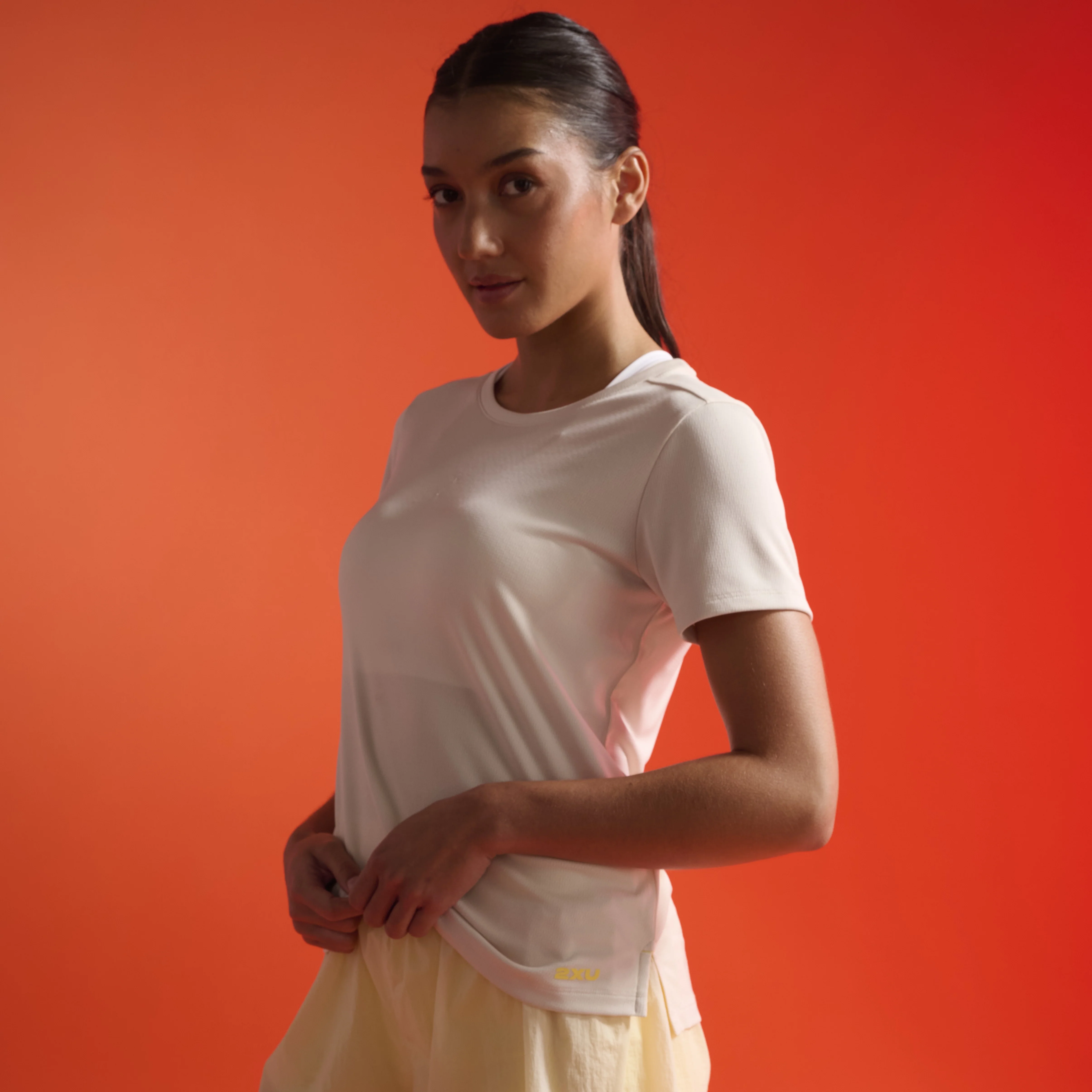 2XU Aero Tee | Fog / Wattle Mist Reflective | Womens - Image 3