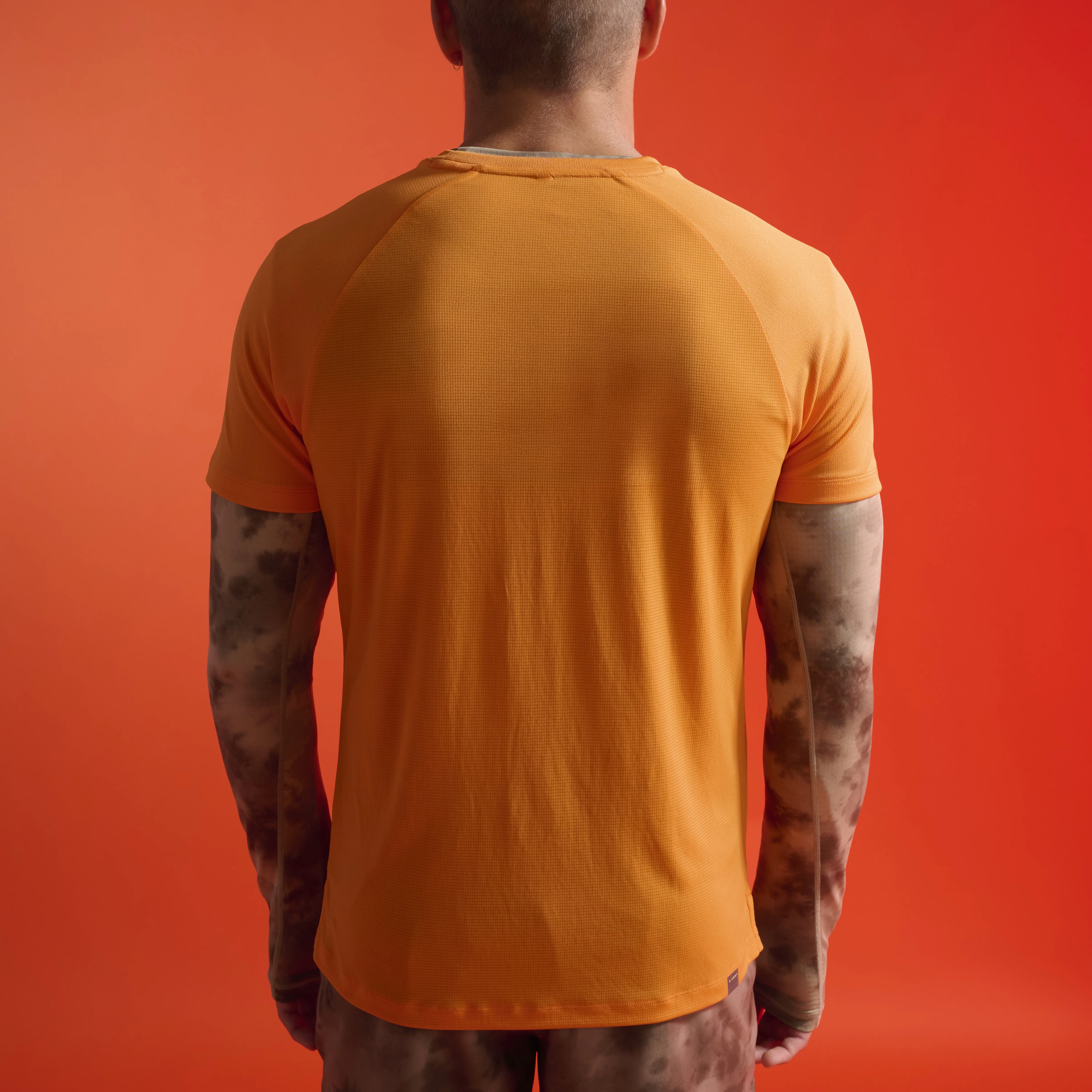 2XU Aero Tee | Tangerine / Earthberry | Mens - Image 3