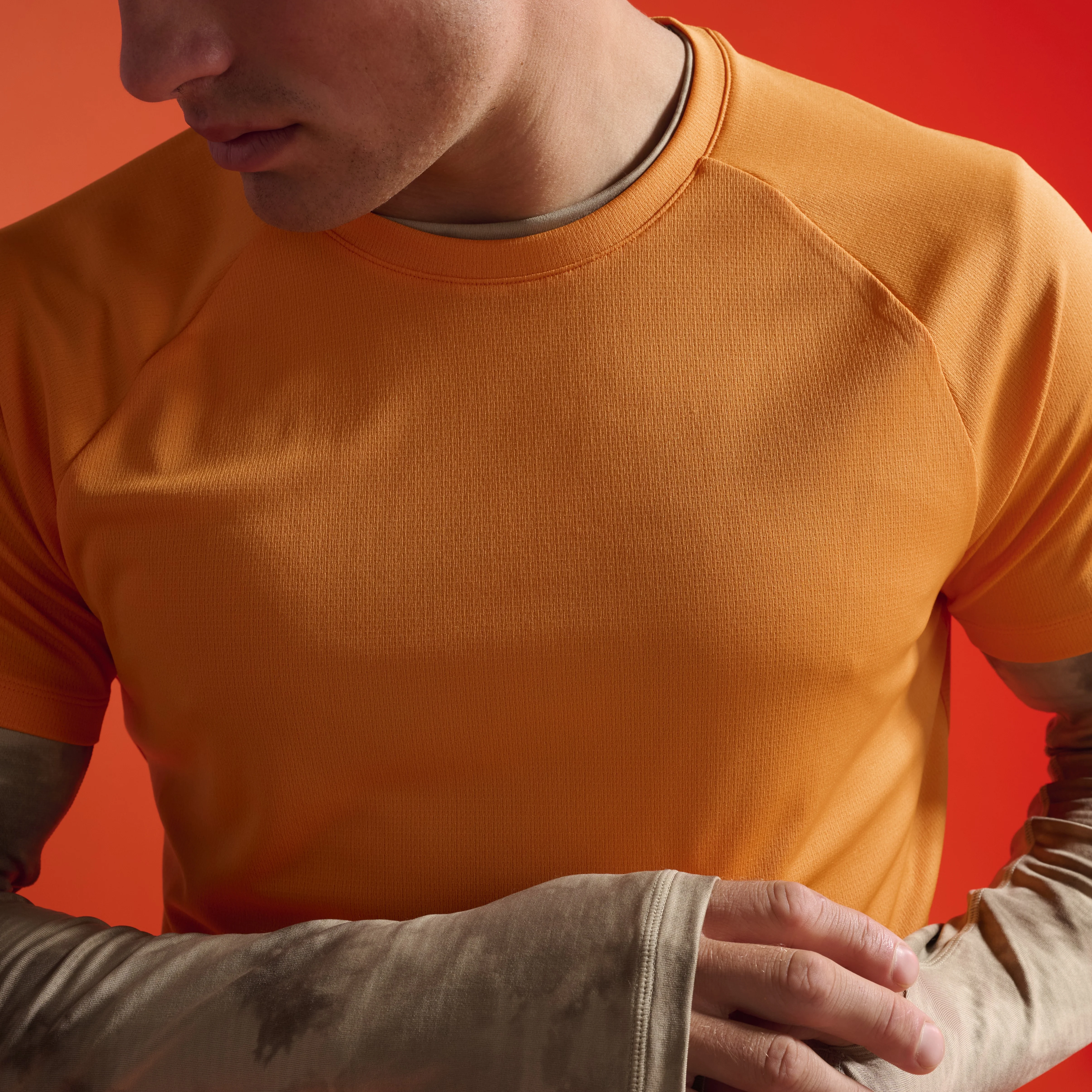 2XU Aero Tee | Tangerine / Earthberry | Mens - Image 5