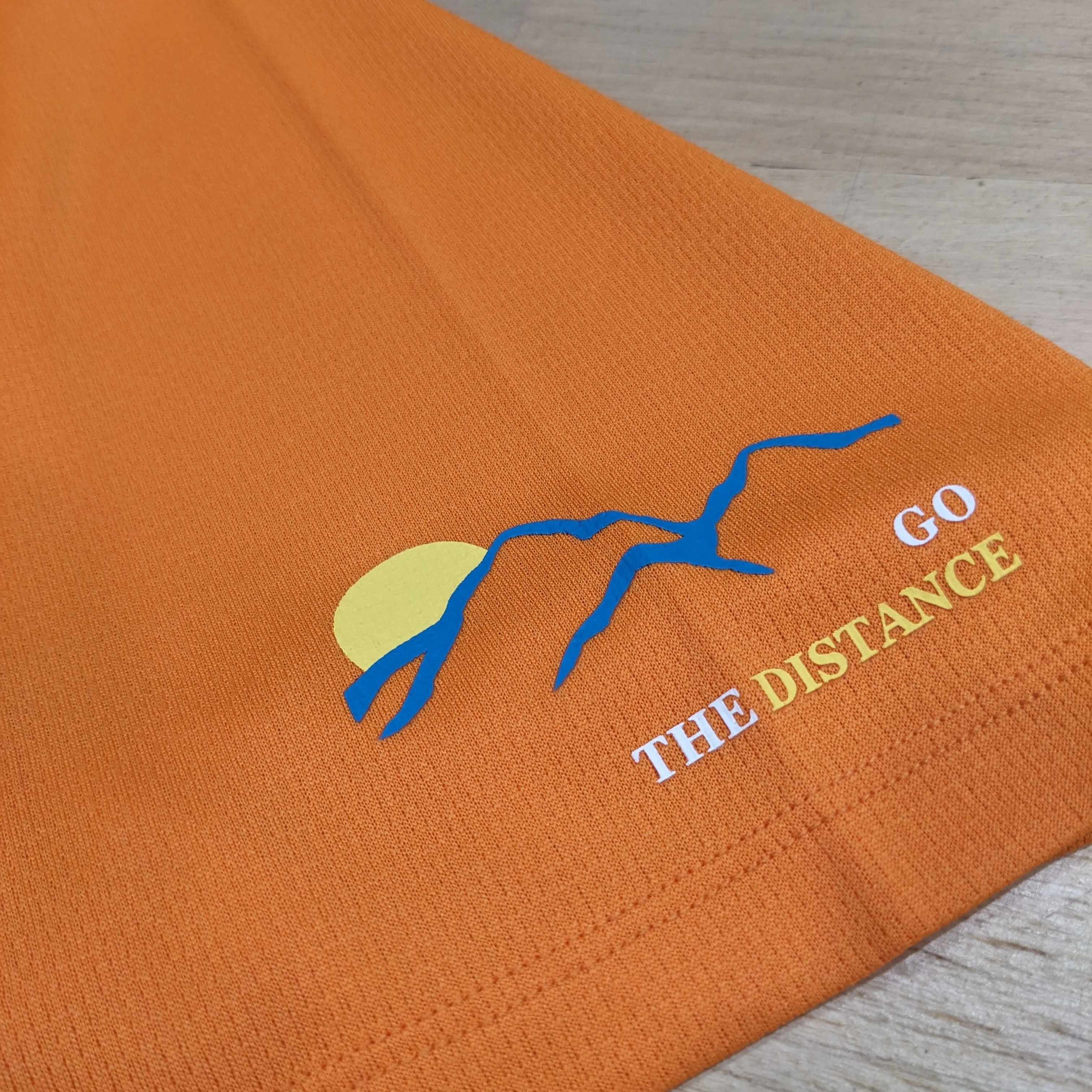 2XU Aero Tee | Tangerine / Earthberry | Mens - Image 7