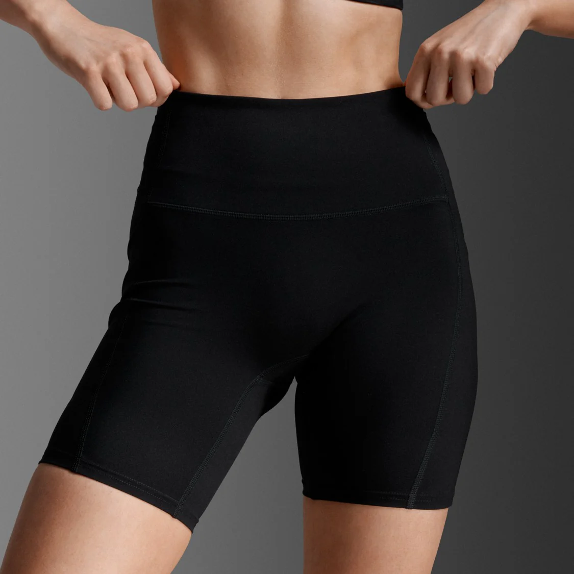 2XU Form Stash Hi-Rise 4" Compression Short | Black / Black | Womens - Image 4