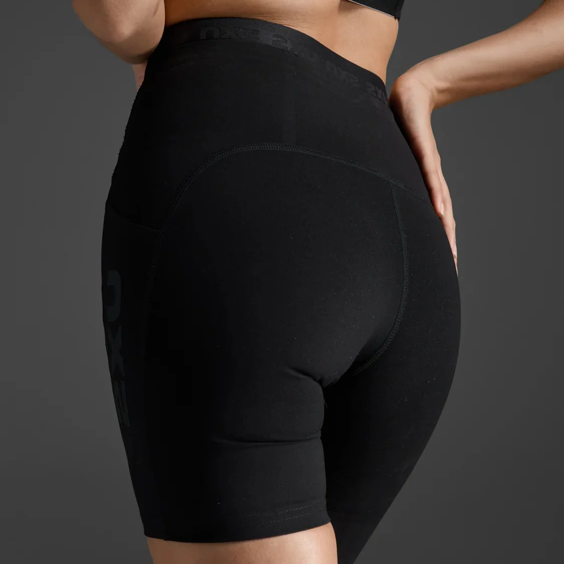2XU Form Stash Hi-Rise Bike Short | Black / Black | Womens - Image 4