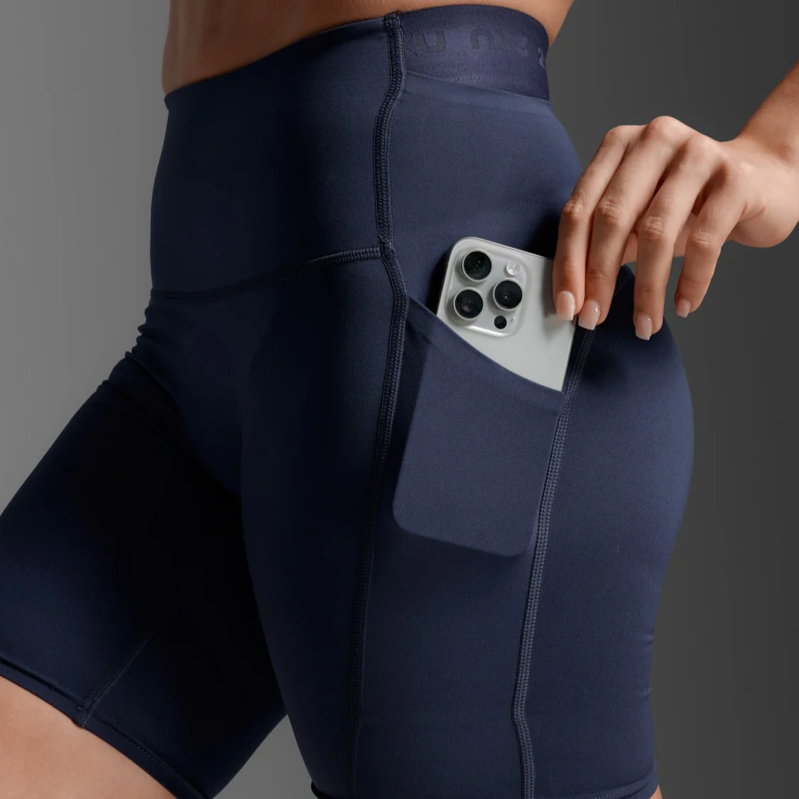 2XU Form Stash Hi-Rise Bike Short | Midnight / Midnight | Womens - Image 2
