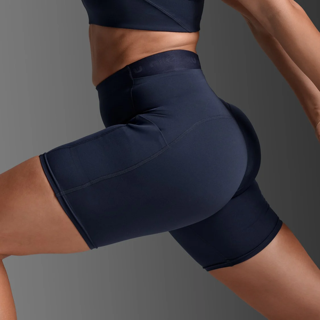2XU Form Stash Hi-Rise Bike Short | Midnight / Midnight | Womens - Image 6