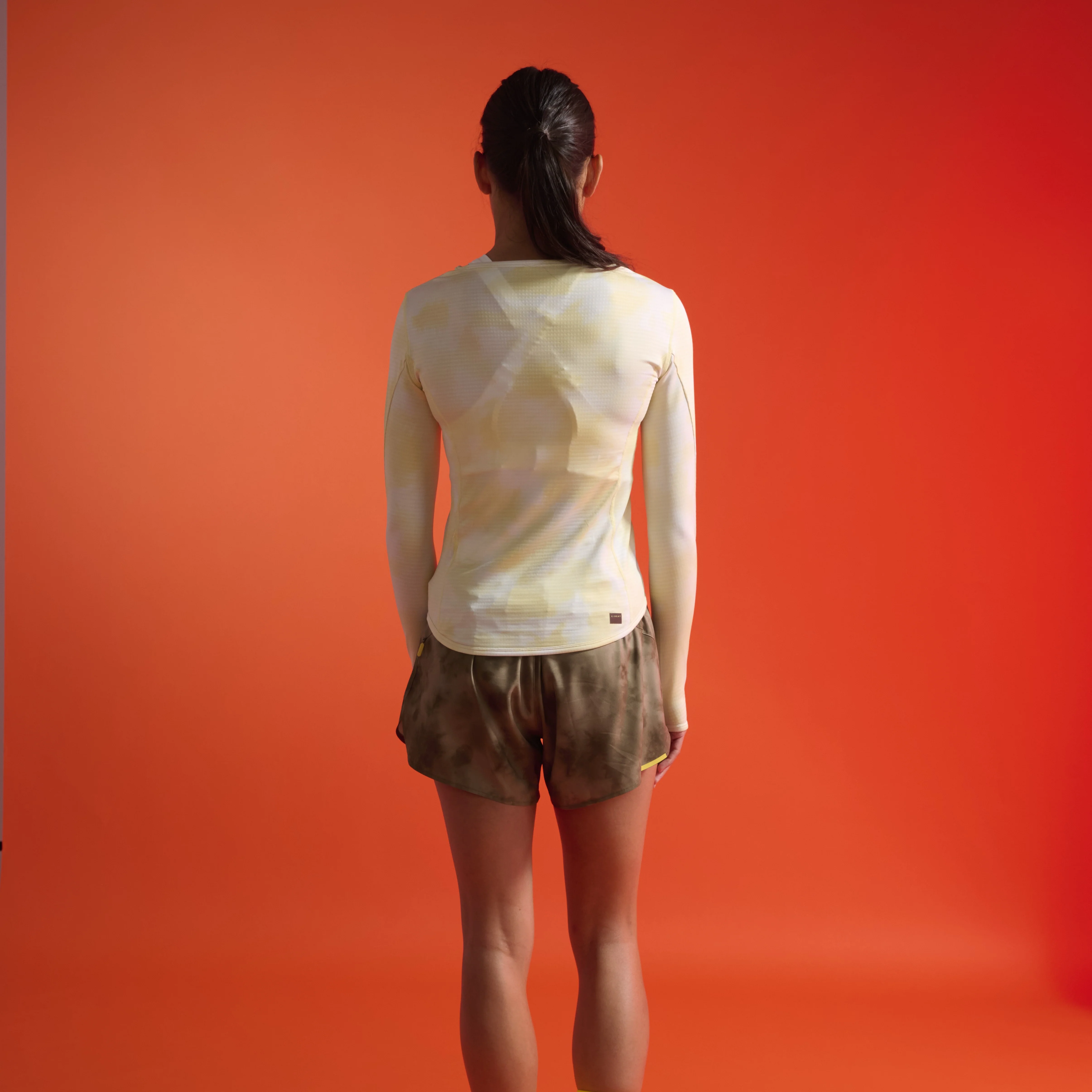 2XU Ignition Grid Base Layer | Terrain Wattle / Wattle Mist Reflective | Womens - Image 4