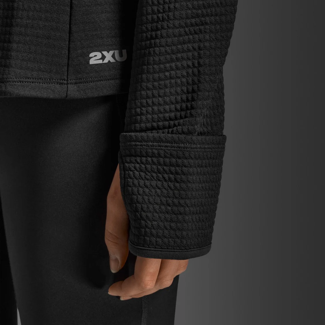 2XU Ignition Hyper-Haptic 1/4 Zip Fleece | Black / Silver Reflective | Womens - Image 3