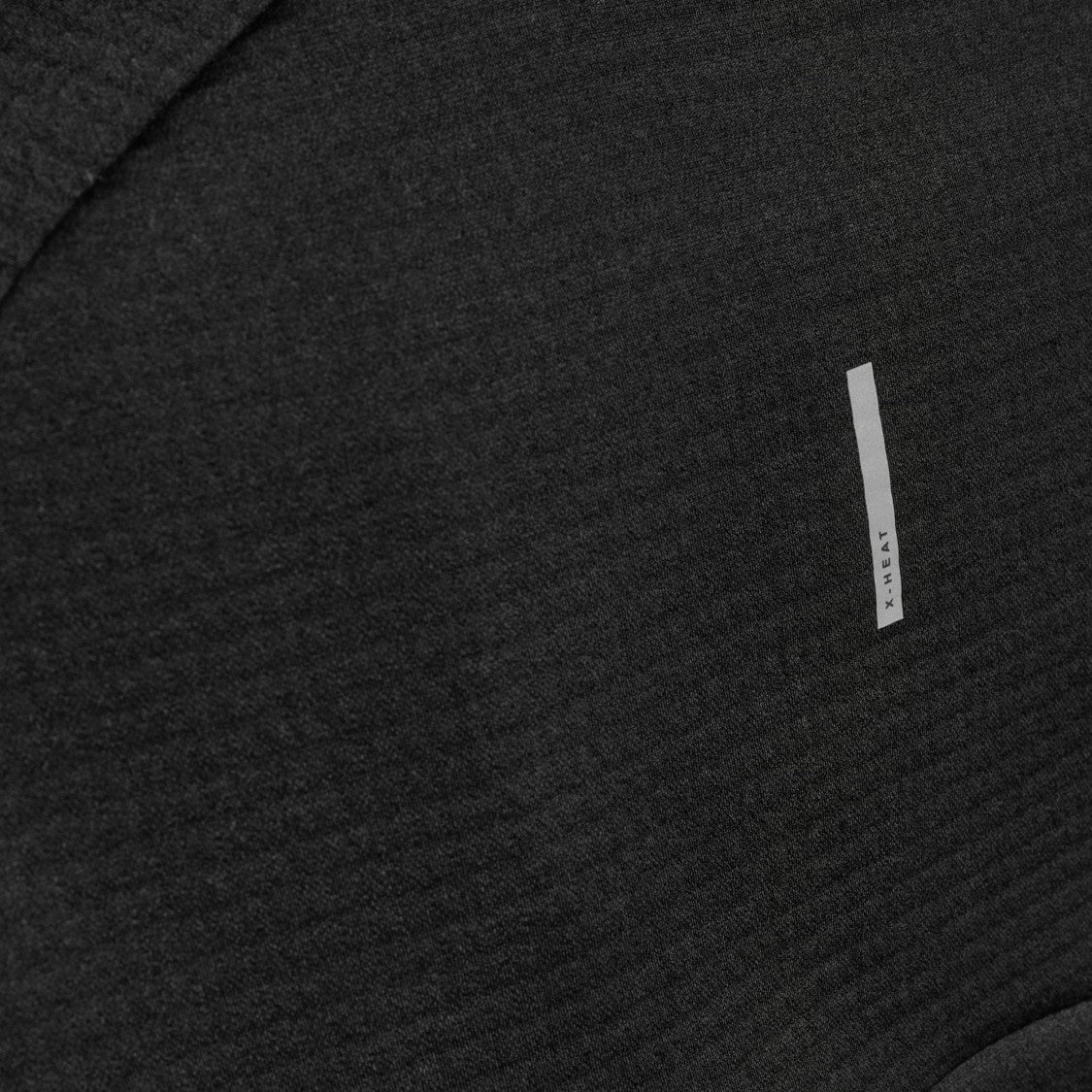 2XU Ignition Hyper-Haptic 1/4 Zip Fleece | Black / Silver Reflective | Womens - Image 4