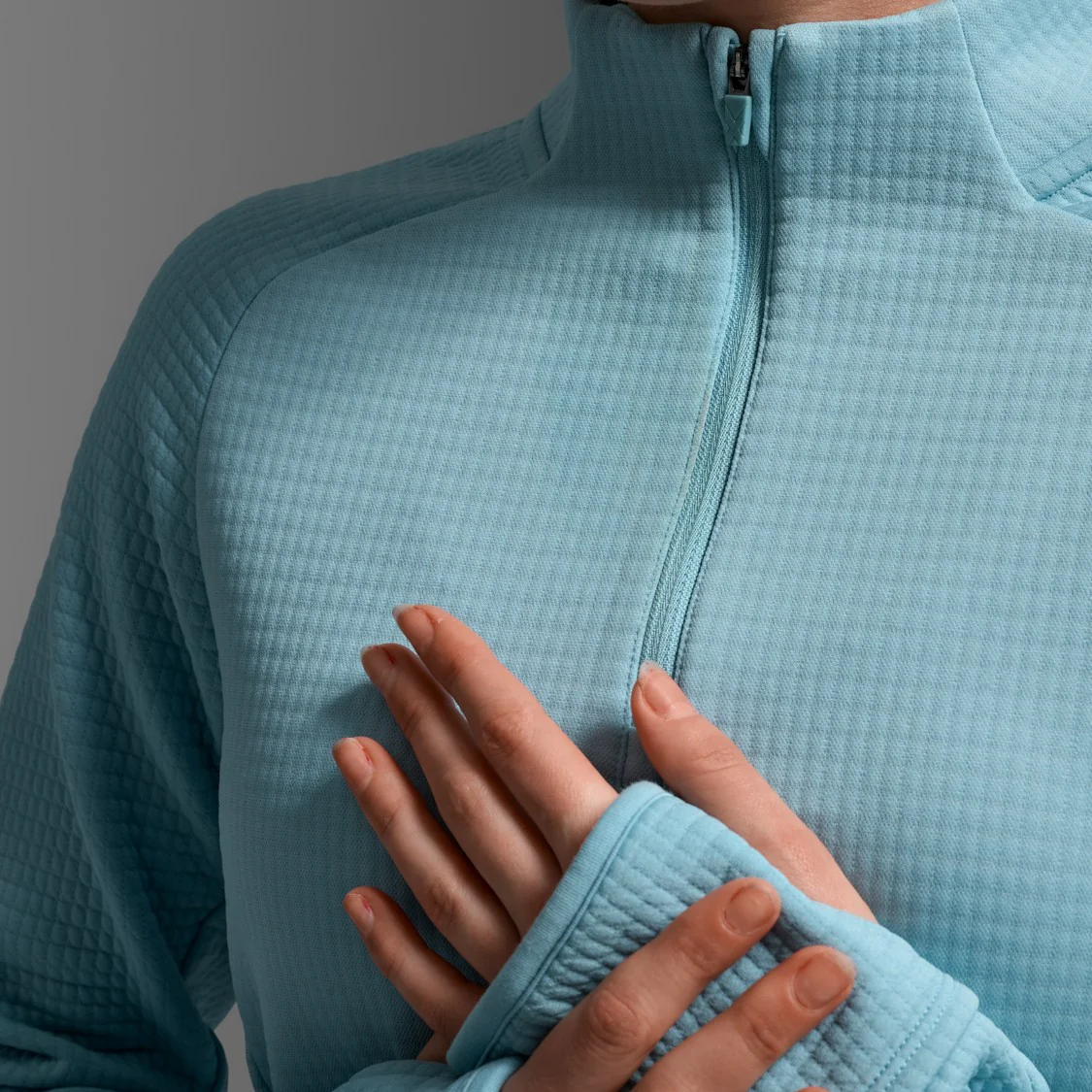 2XU Ignition Hyper-Haptic 1/4 Zip Fleece | Retro Blue / Reflective | Womens - Image 2