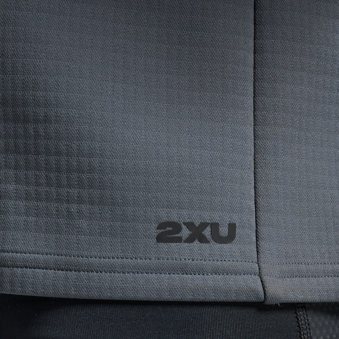 2XU Ignition Hyper-Haptic 1/4 Zip Fleece | Turbulence / Black Reflective | Mens - Image 4