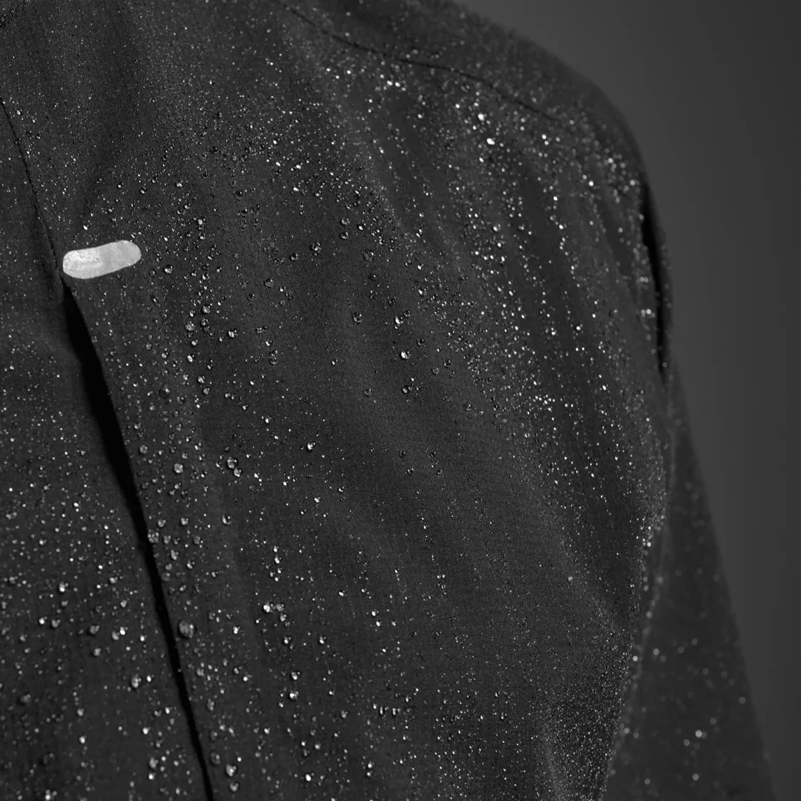 2XU Ignition Shield Jacket | Black / Silver Reflective | Mens - Image 5