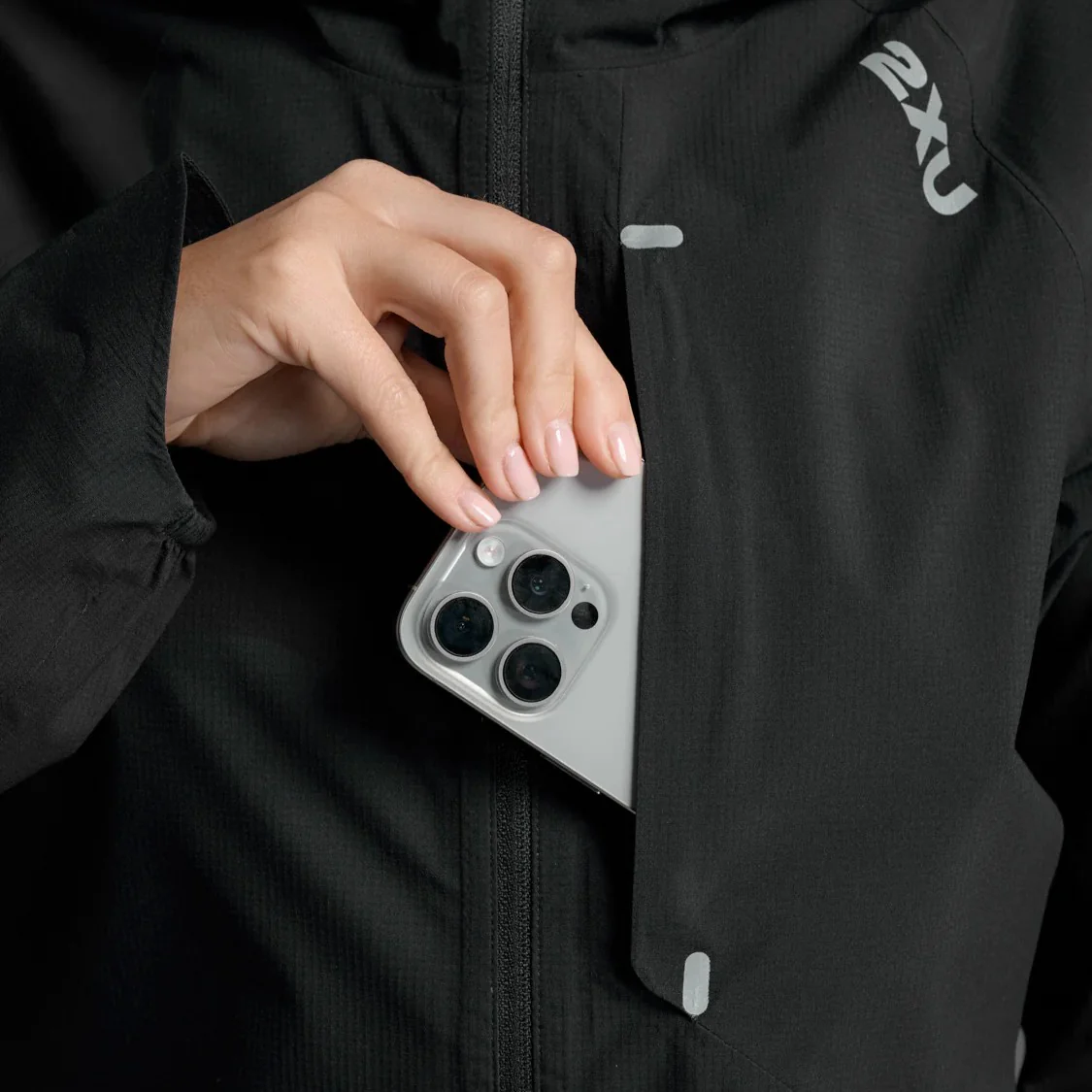 2XU Ignition Shield Jacket | Black / Silver Reflective | Womens - Image 4