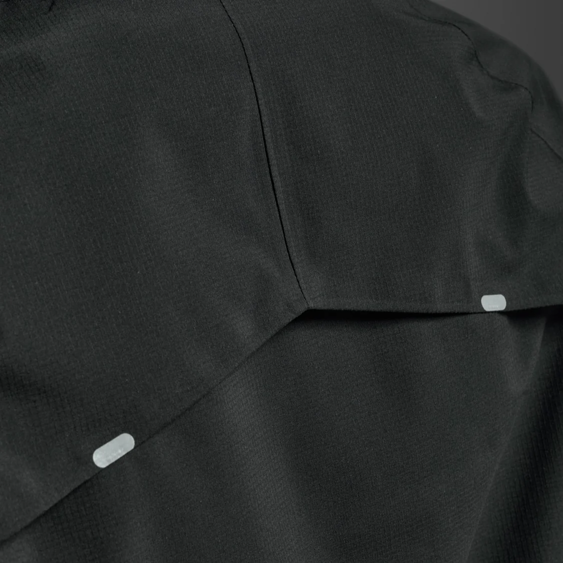 2XU Ignition Shield Jacket | Black / Silver Reflective | Womens - Image 5