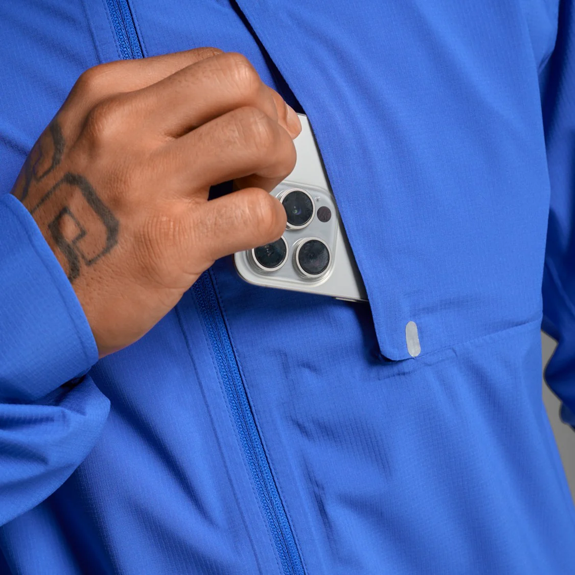 2XU Ignition Shield Jacket | Surf / Silver Reflective | Mens - Image 3