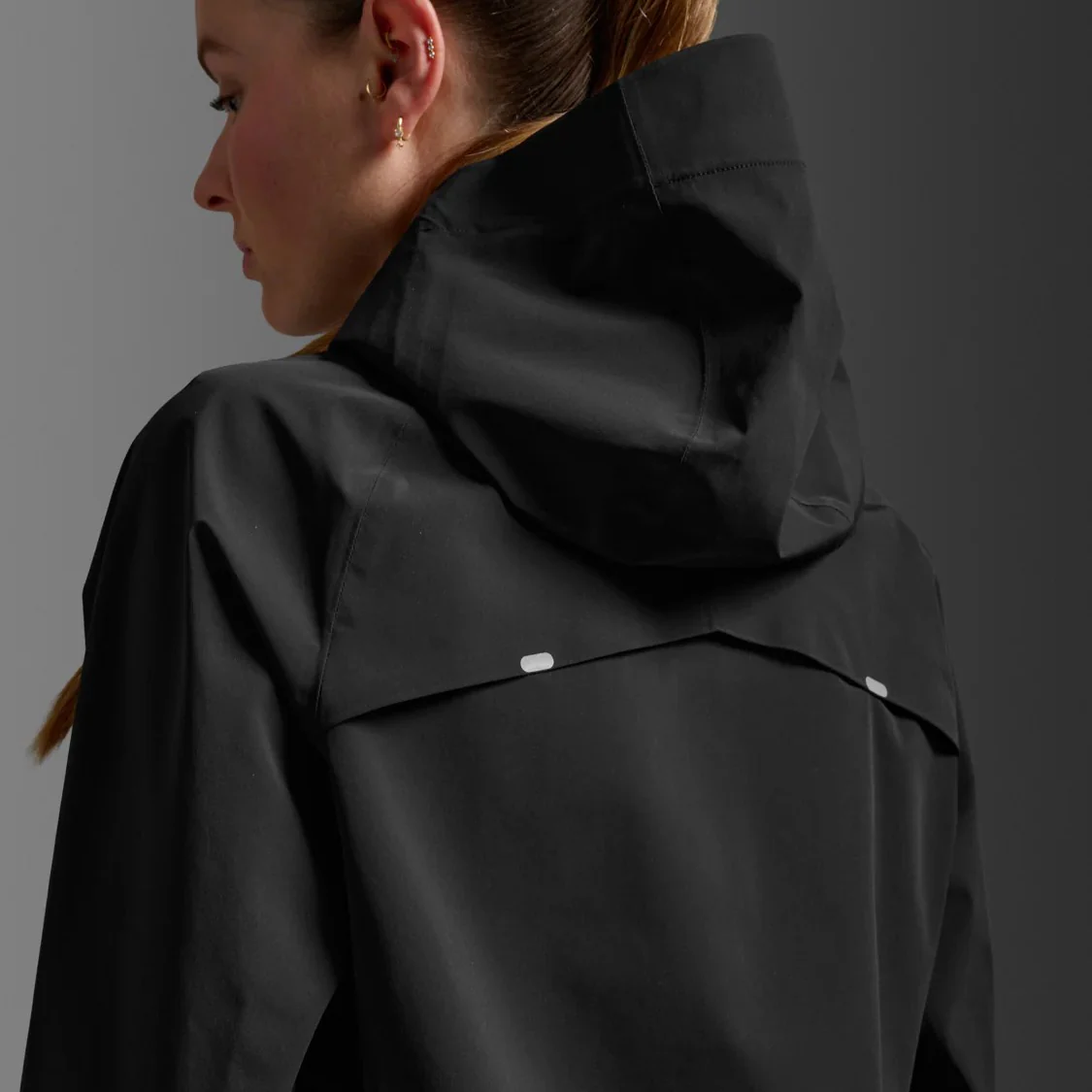 2XU Ignition Shield Waterproof Jacket | Black / Silver Reflective | Womens - Image 3