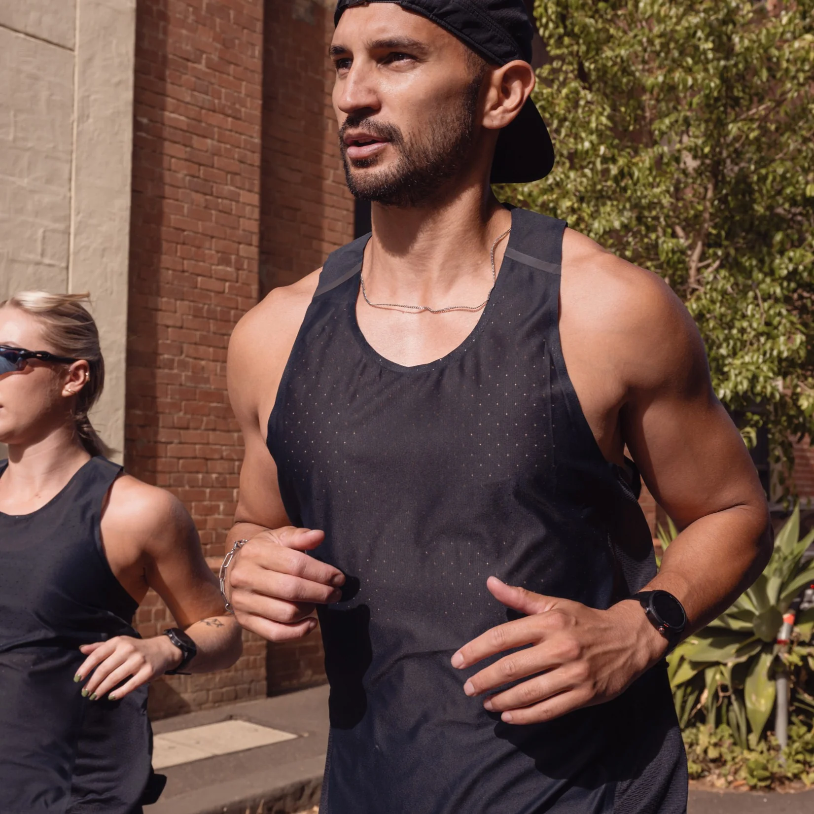 2XU Light Speed React Singlet | Black / Black Reflective | Mens - Image 2