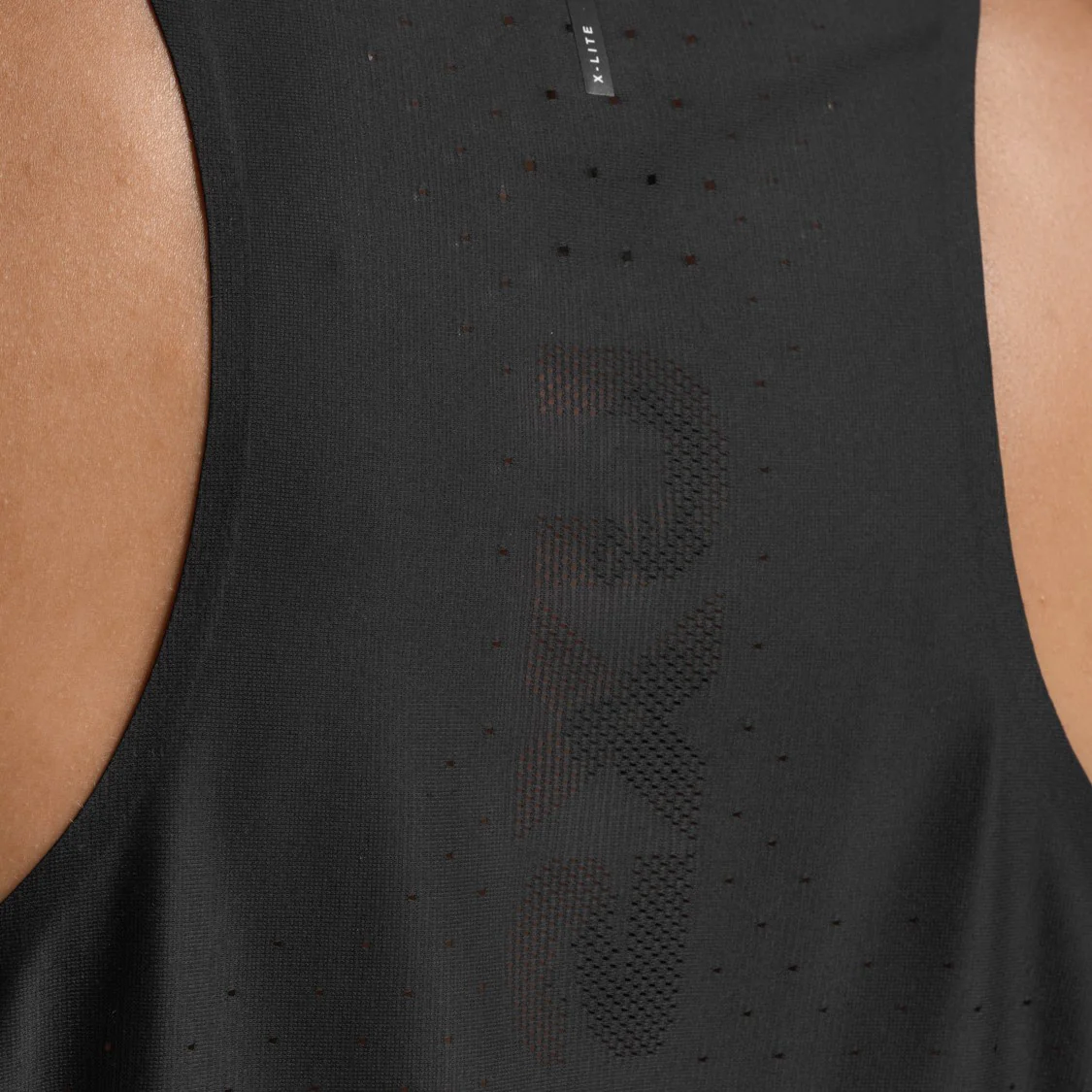 2XU Light Speed React Singlet | Black / Black Reflective | Mens - Image 6