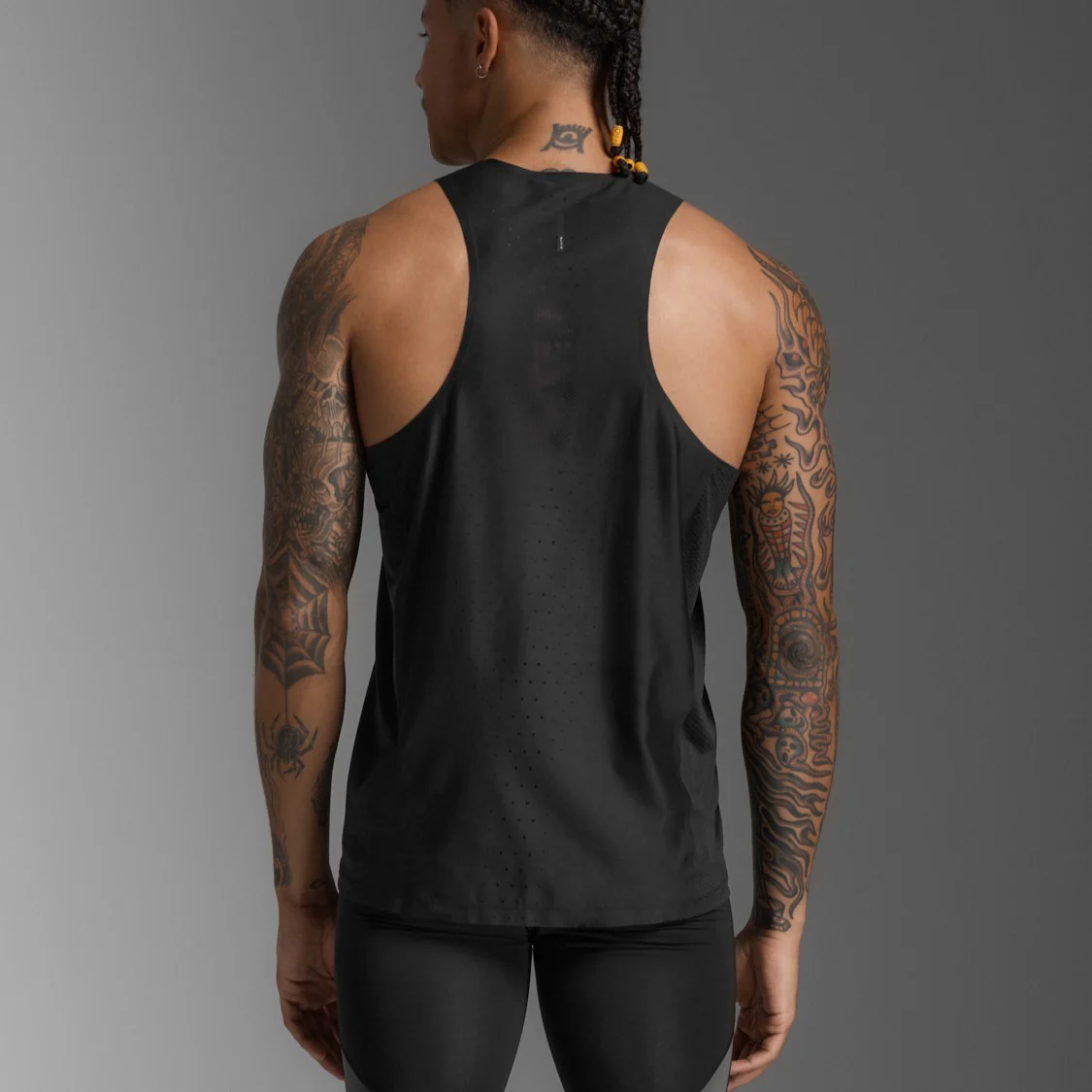 2XU Light Speed React Singlet | Black / Black Reflective | Mens - Image 7