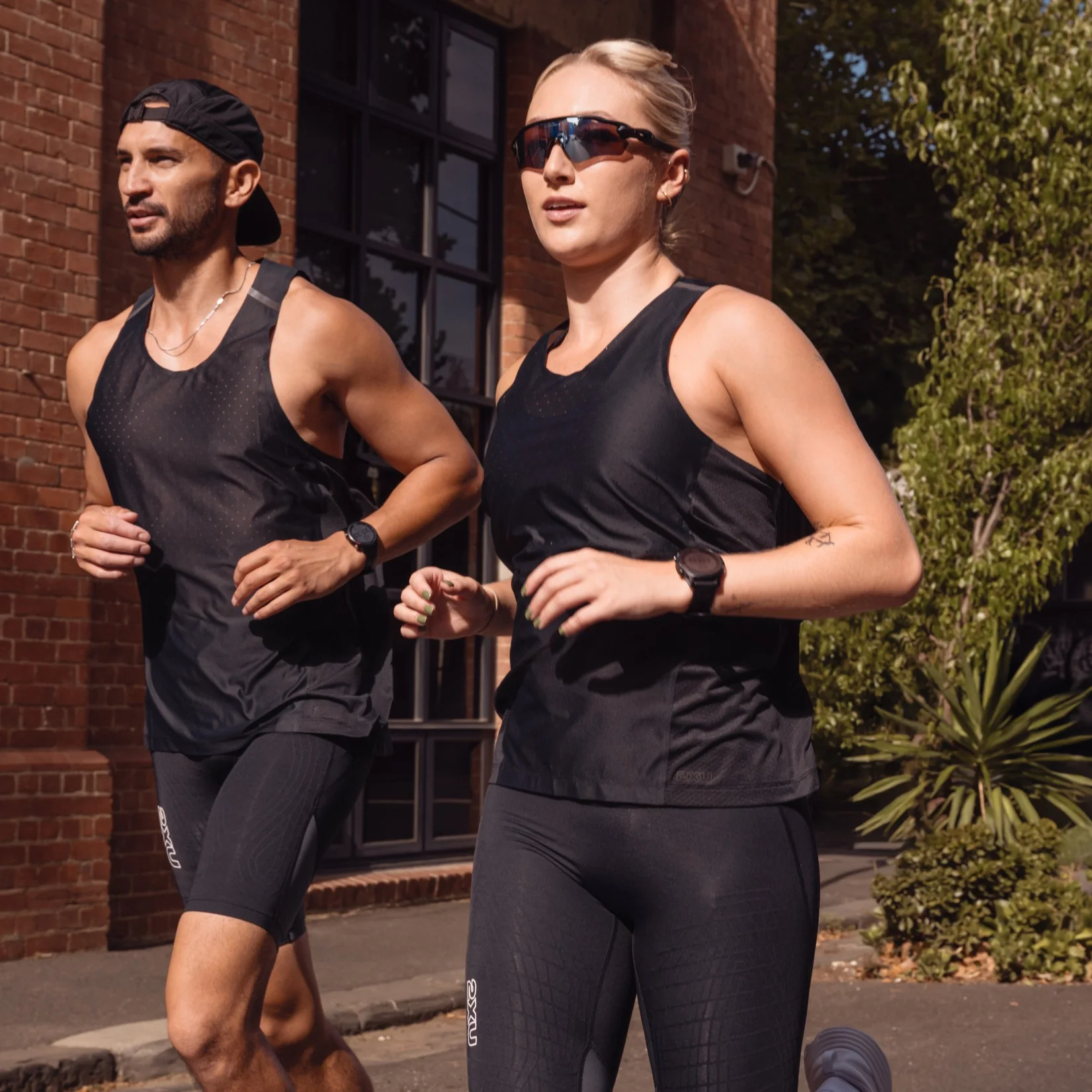 2XU Light Speed React Singlet | Black / Black Reflective | Womens - Image 2