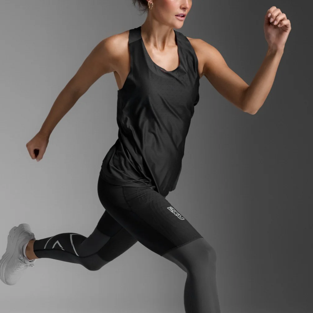 2XU Light Speed React Singlet | Black / Black Reflective | Womens - Image 8