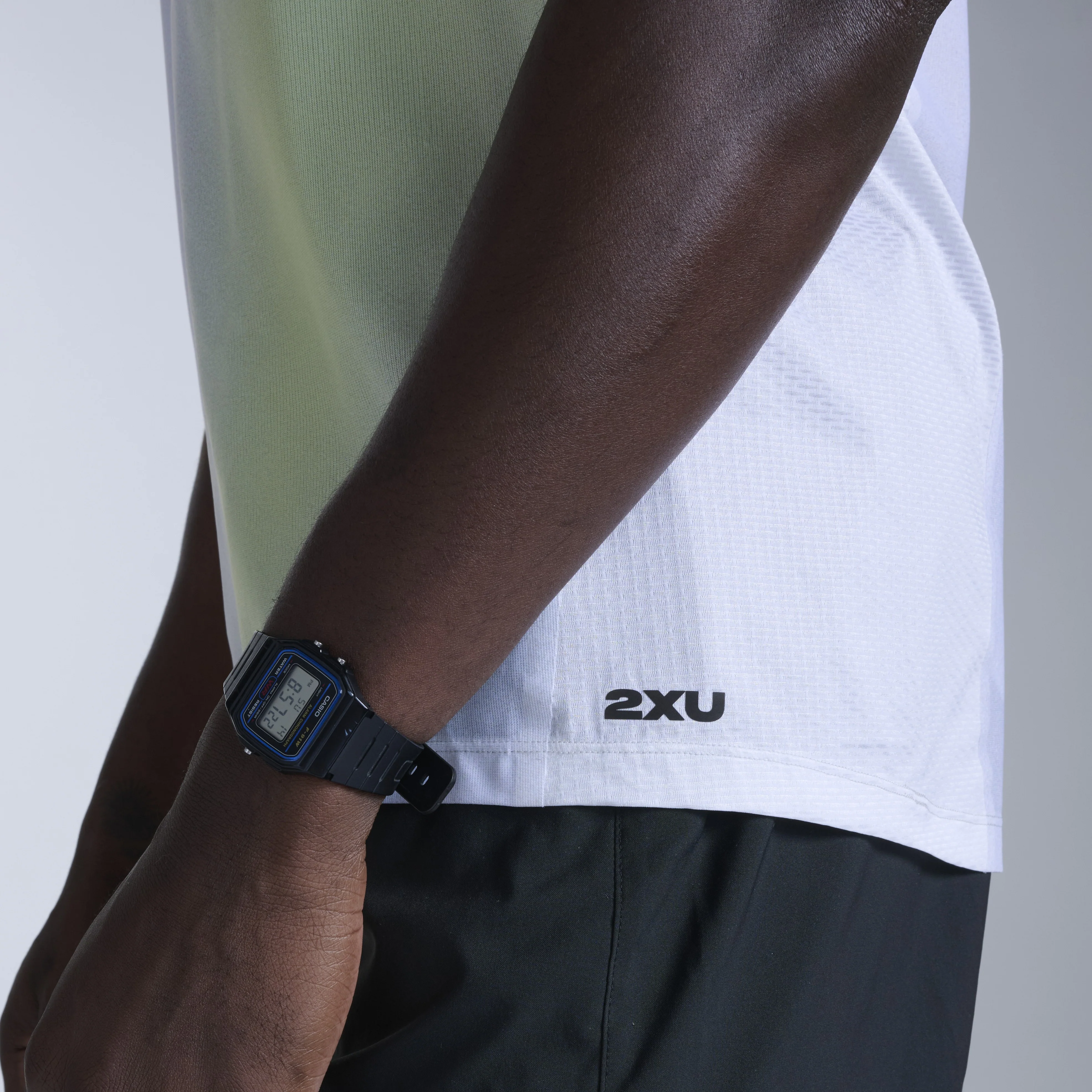 2XU Light Speed React Singlet | Cool Matcha Mist / Black Reflective | Mens - Image 3
