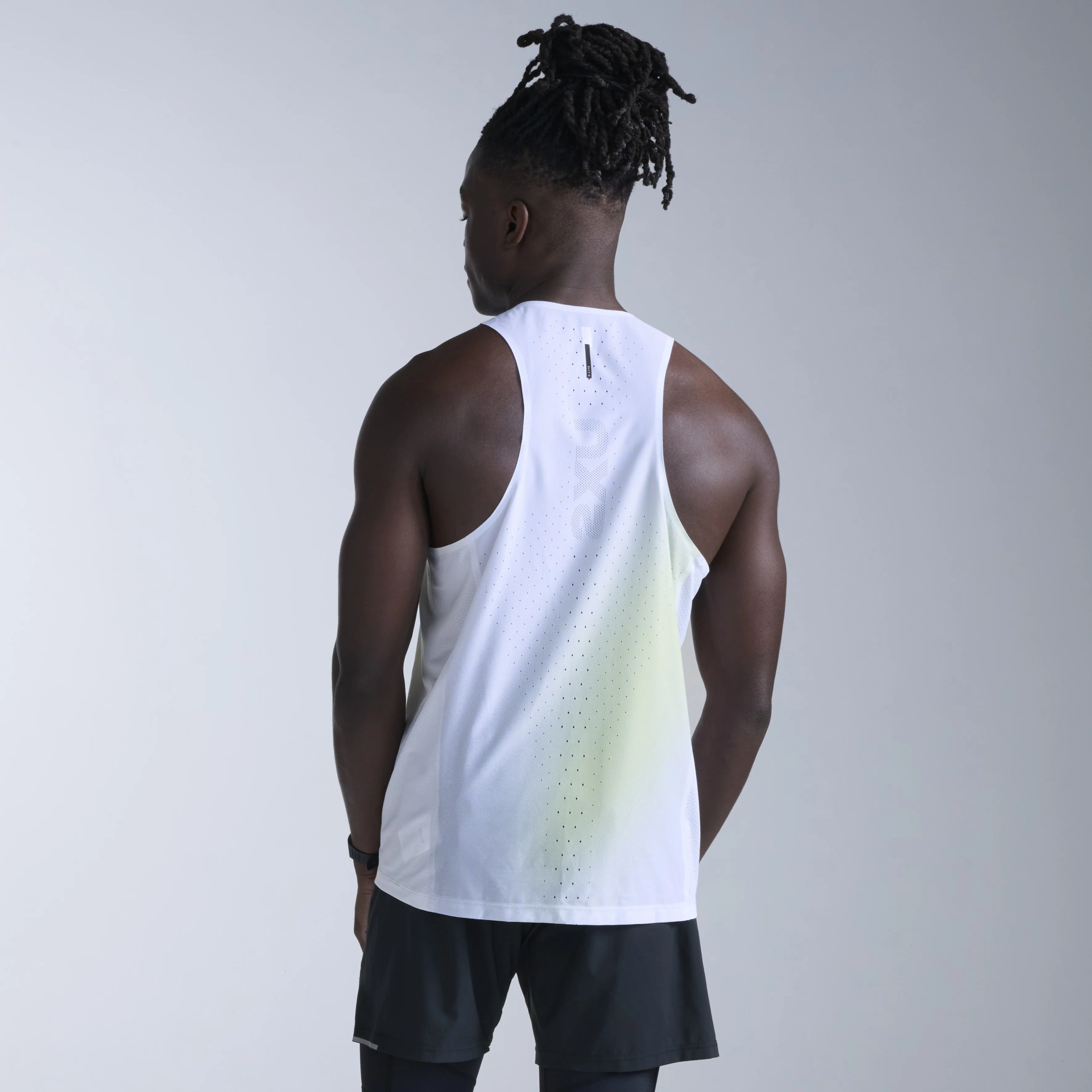 2XU Light Speed React Singlet | Cool Matcha Mist / Black Reflective | Mens - Image 5
