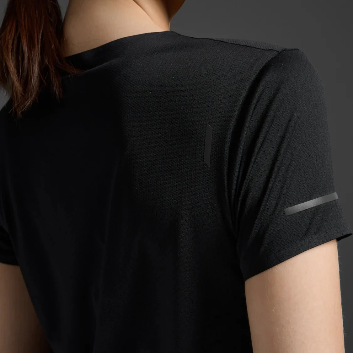 2XU Light Speed Tech Tee | Black / Black Reflective | Womens - Image 2
