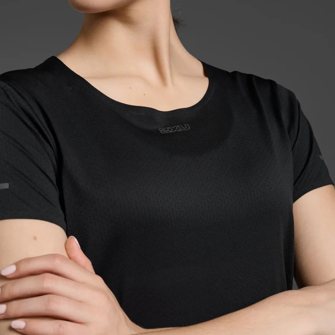 2XU Light Speed Tech Tee | Black / Black Reflective | Womens - Image 3