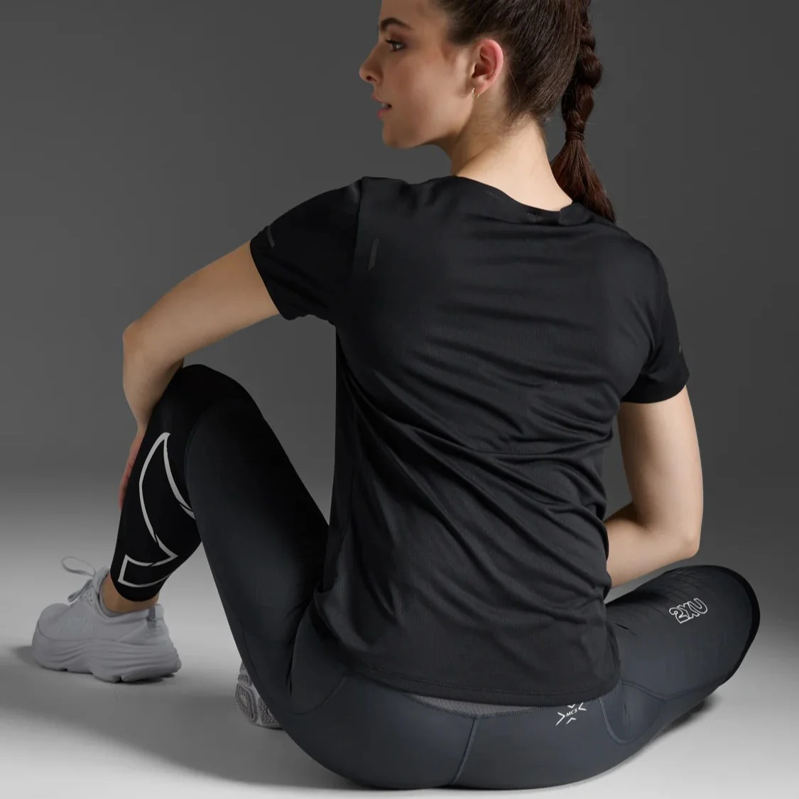 2XU Light Speed Tech Tee | Black / Black Reflective | Womens - Image 4