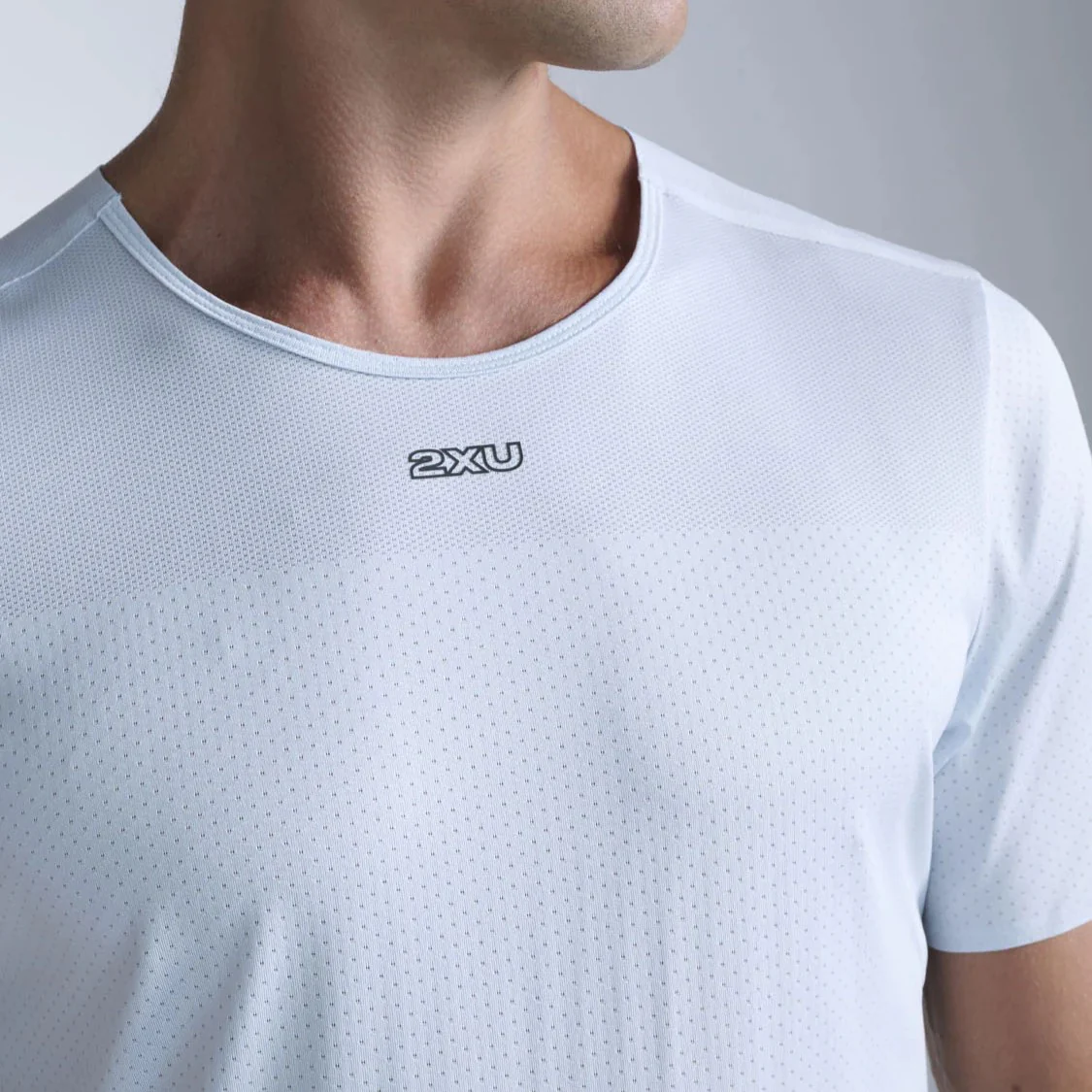 2XU Light Speed Tech Tee | Moonstone / Black Reflective | Mens - Image 2