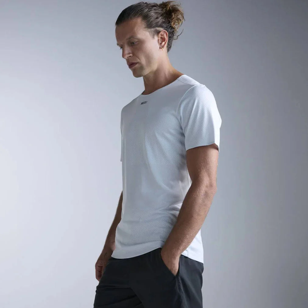 2XU Light Speed Tech Tee | Moonstone / Black Reflective | Mens - Image 5