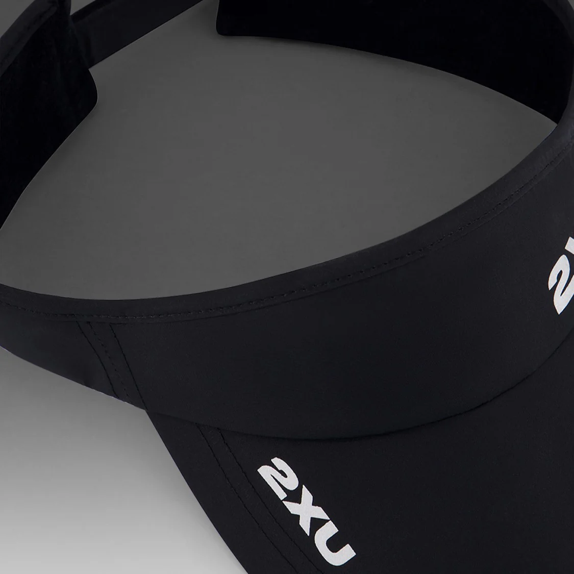 2XU Run Visor | Black - Image 2