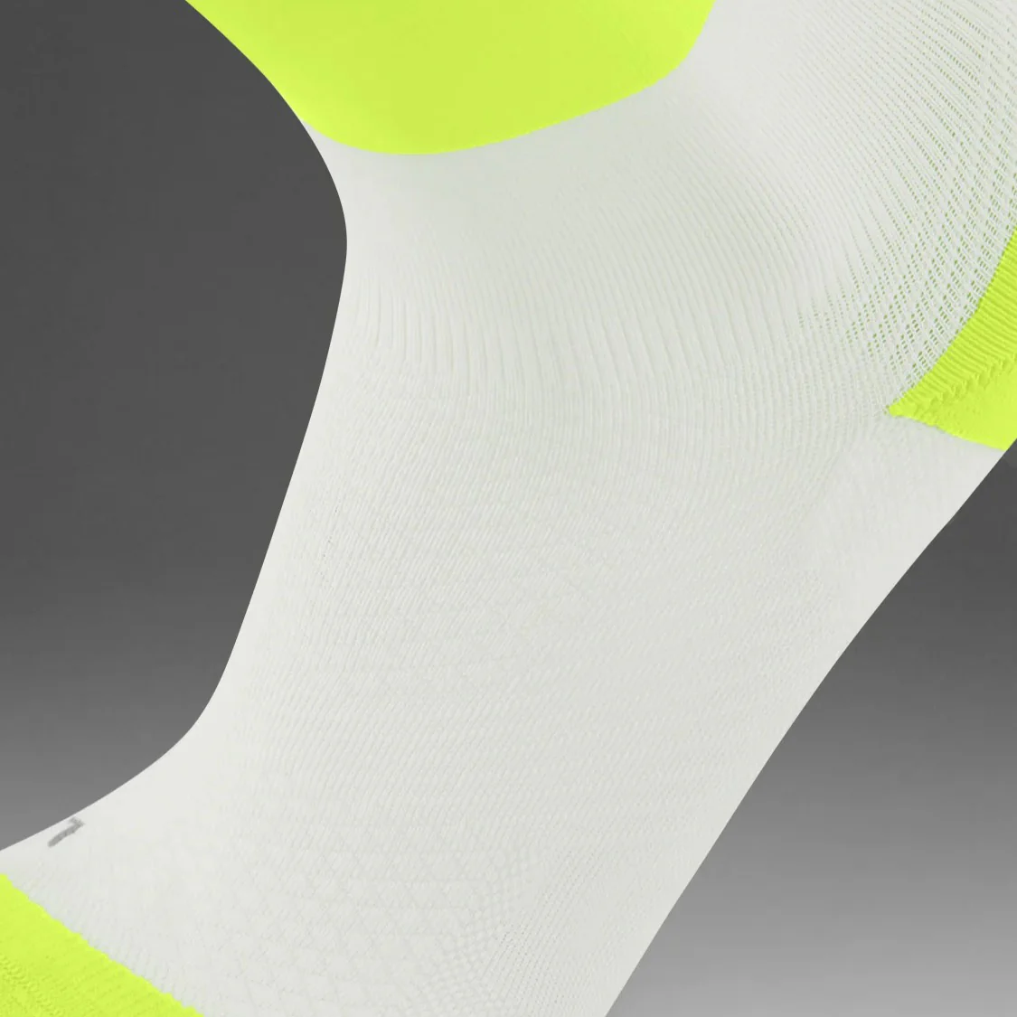 2XU Vectr Reflective Socks | Light Cushion | Crew Length | White / Volt - Image 3