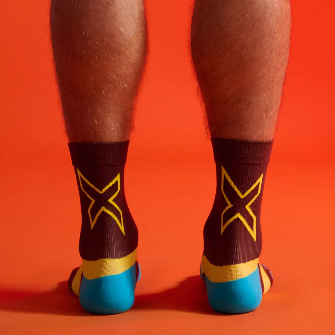 2XU Vectr Socks | Light Cushion | Crew Length | Earthberry / Wattle Mist - Image 3