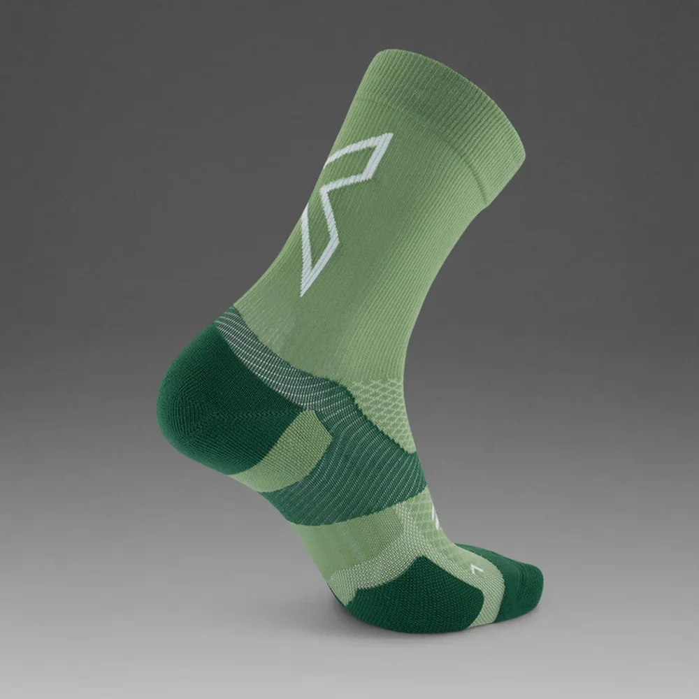 2XU Vectr Socks | Light Cushion | Crew Length | Eucalyptus / Fern Green - Image 2