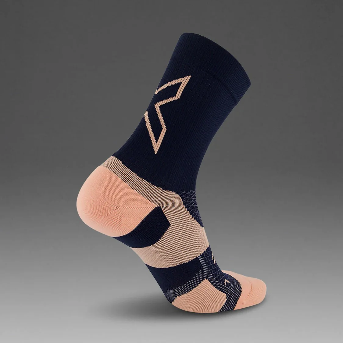 2XU Vectr Socks | Light Cushion | Crew Length | Midnight / Fuzzy Peach - Image 2