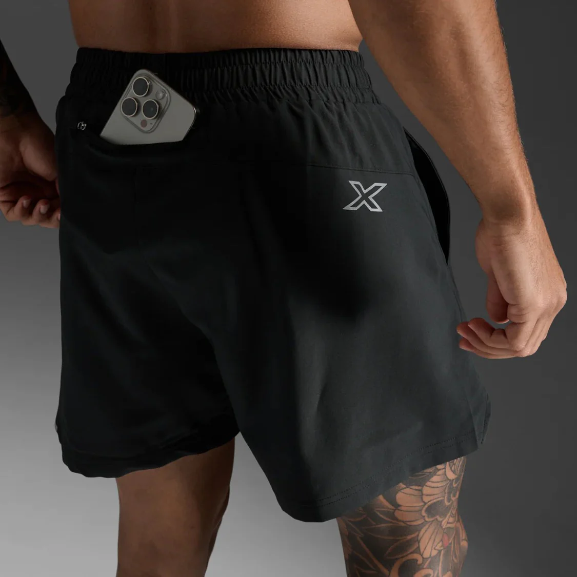 2XU Aero 5 Inch Shorts | Black / Silver Reflective | Mens - Image 4