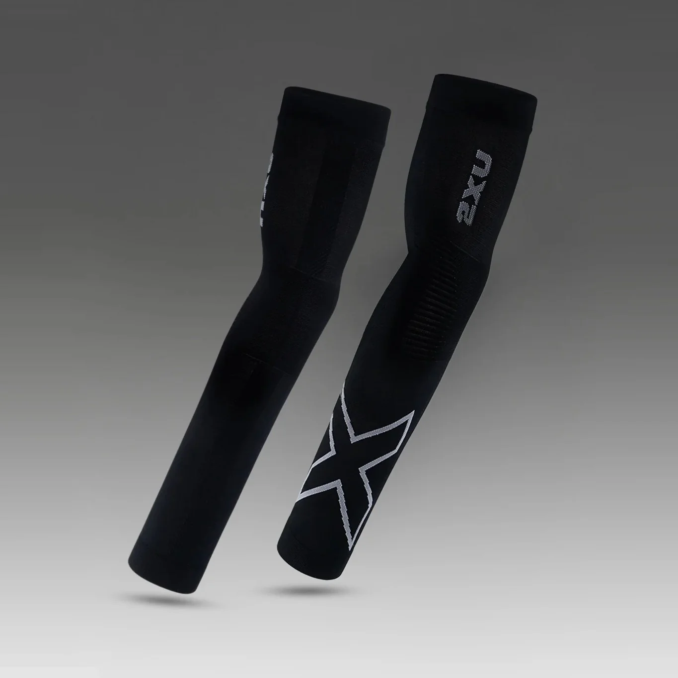 2XU Flex Run Compression Arm Sleeves | Black / Grey - Image 3