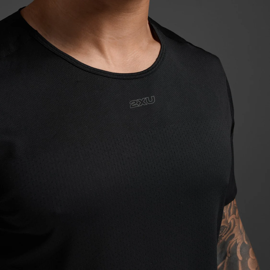 2XU Light Speed Tech Tee | Black / Black Reflective | Mens - Image 3